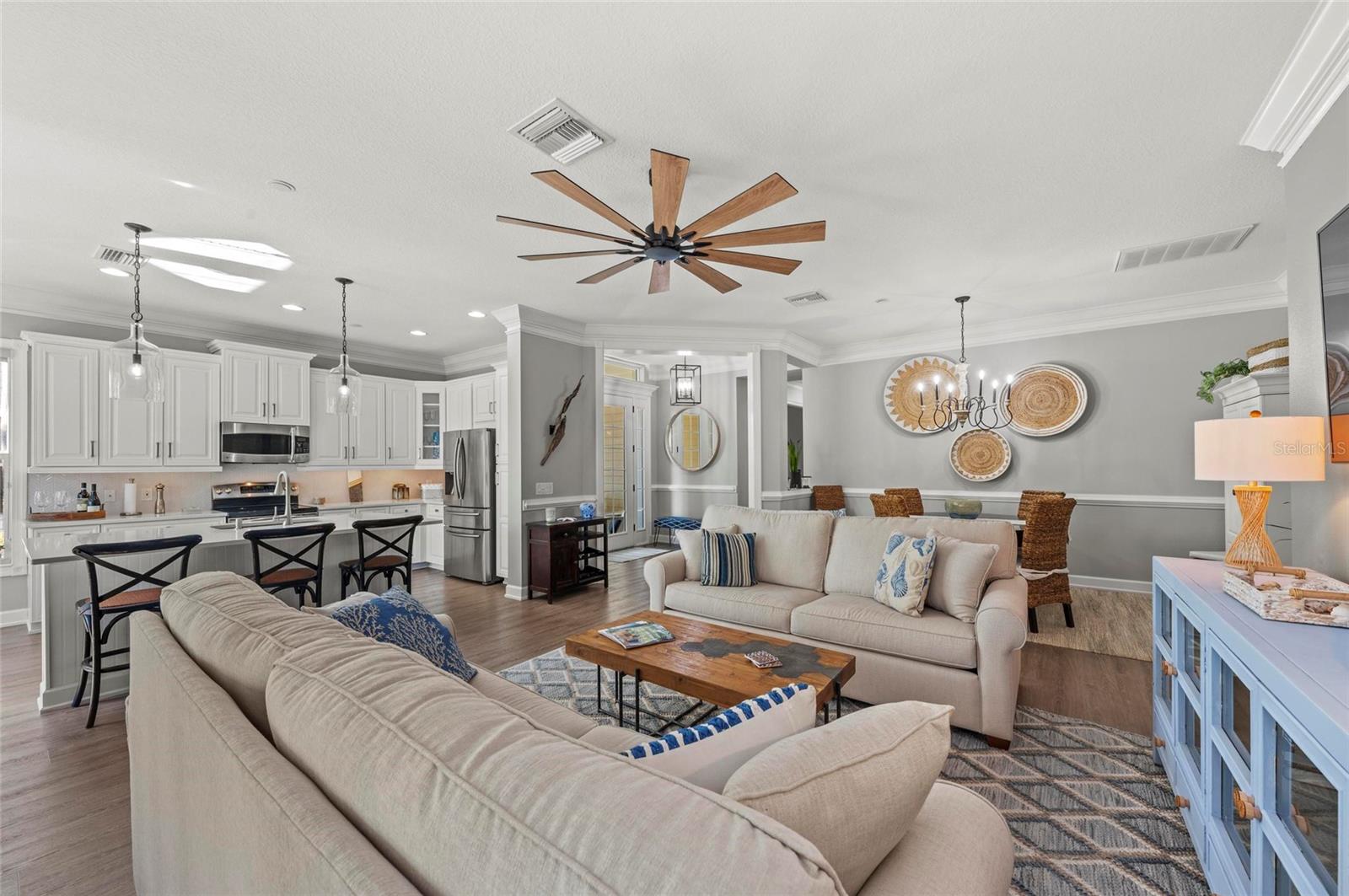 275 SAPPHIRE LAKE DR #101