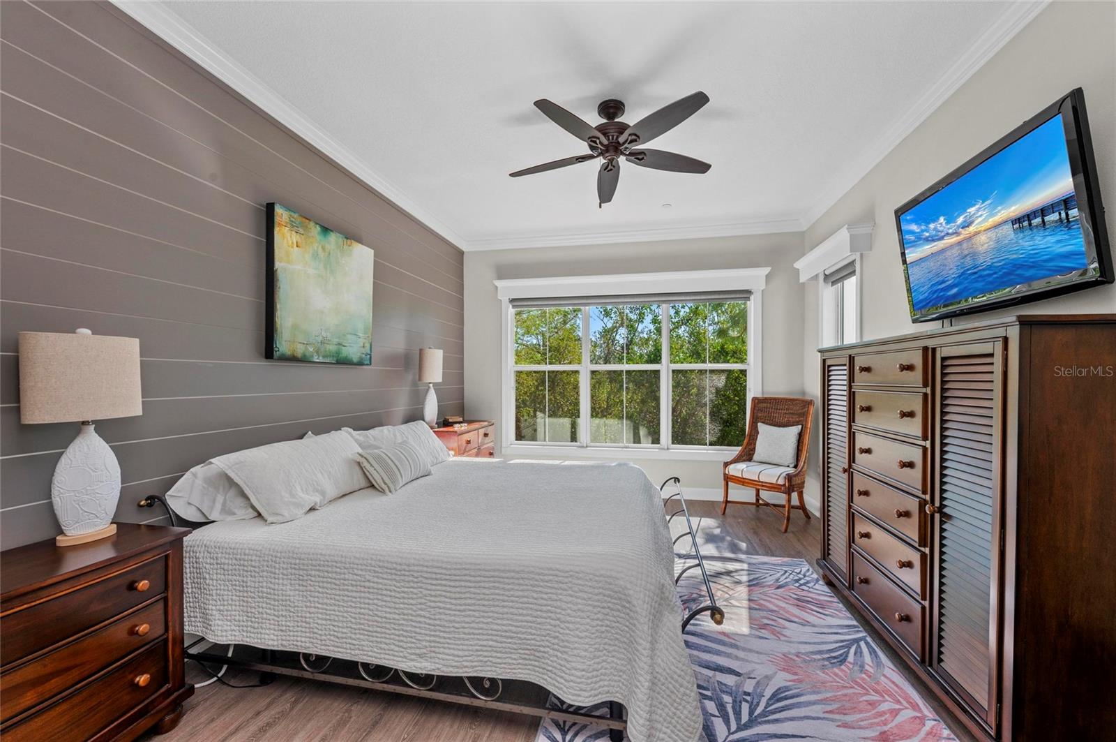 275 SAPPHIRE LAKE DR #101