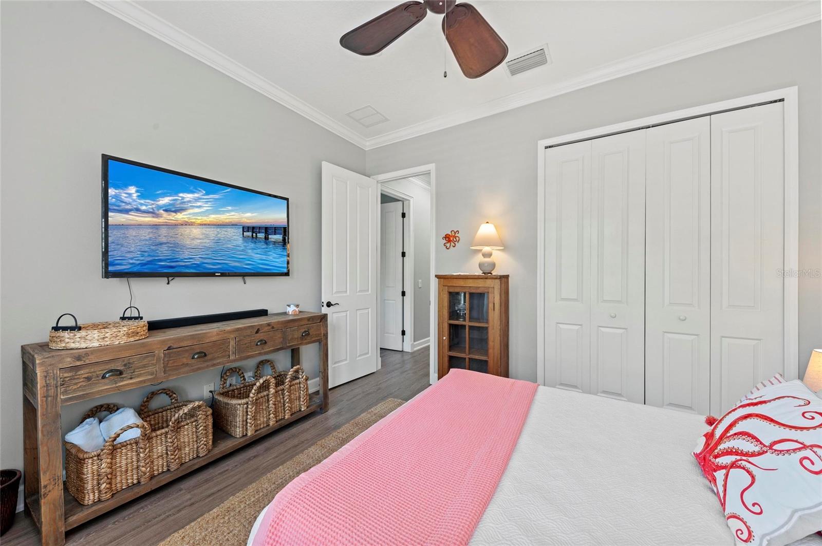 275 SAPPHIRE LAKE DR #101