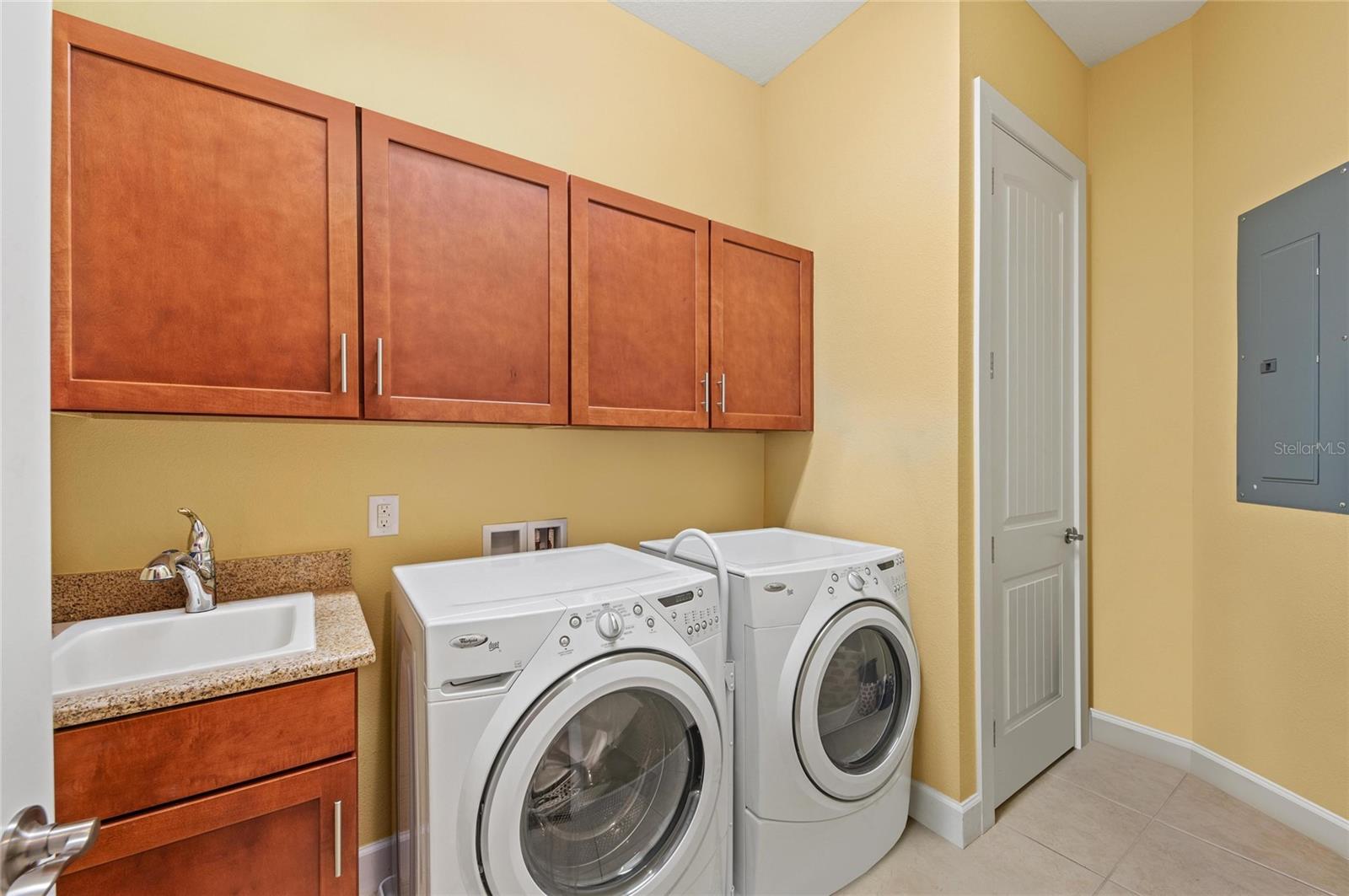 267 SAPPHIRE LAKE DR #202