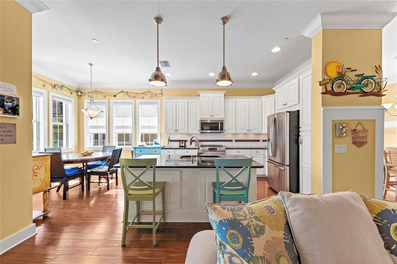 267 SAPPHIRE LAKE DR #202