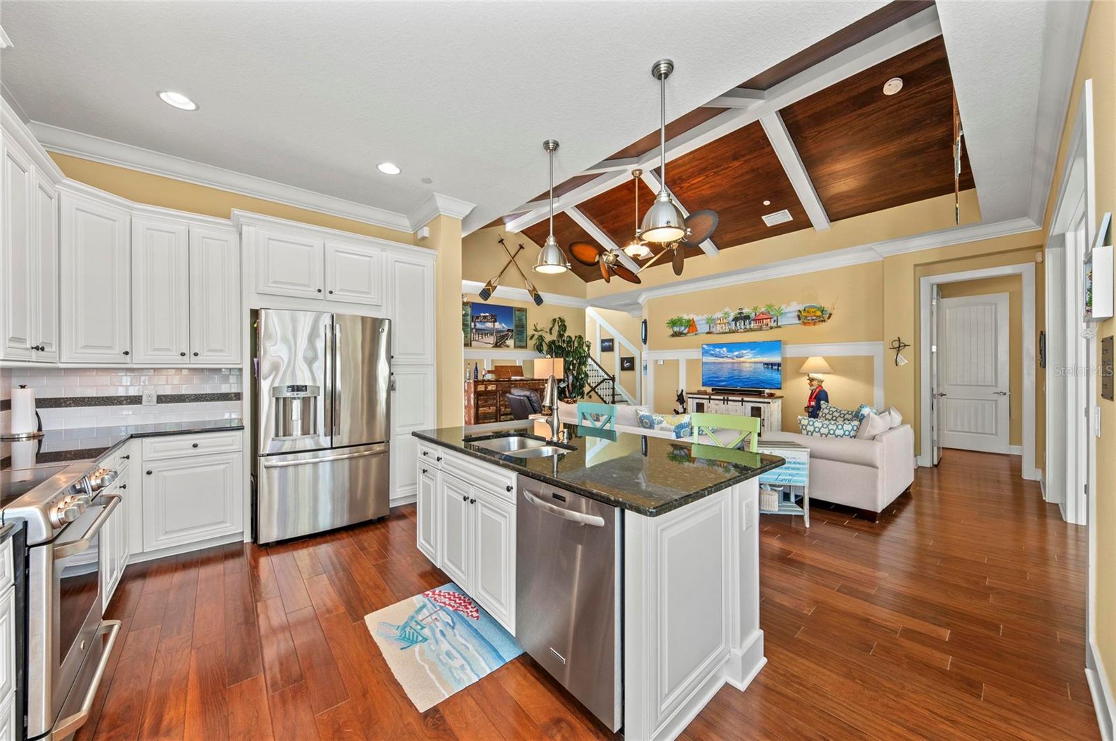 267 SAPPHIRE LAKE DR #202