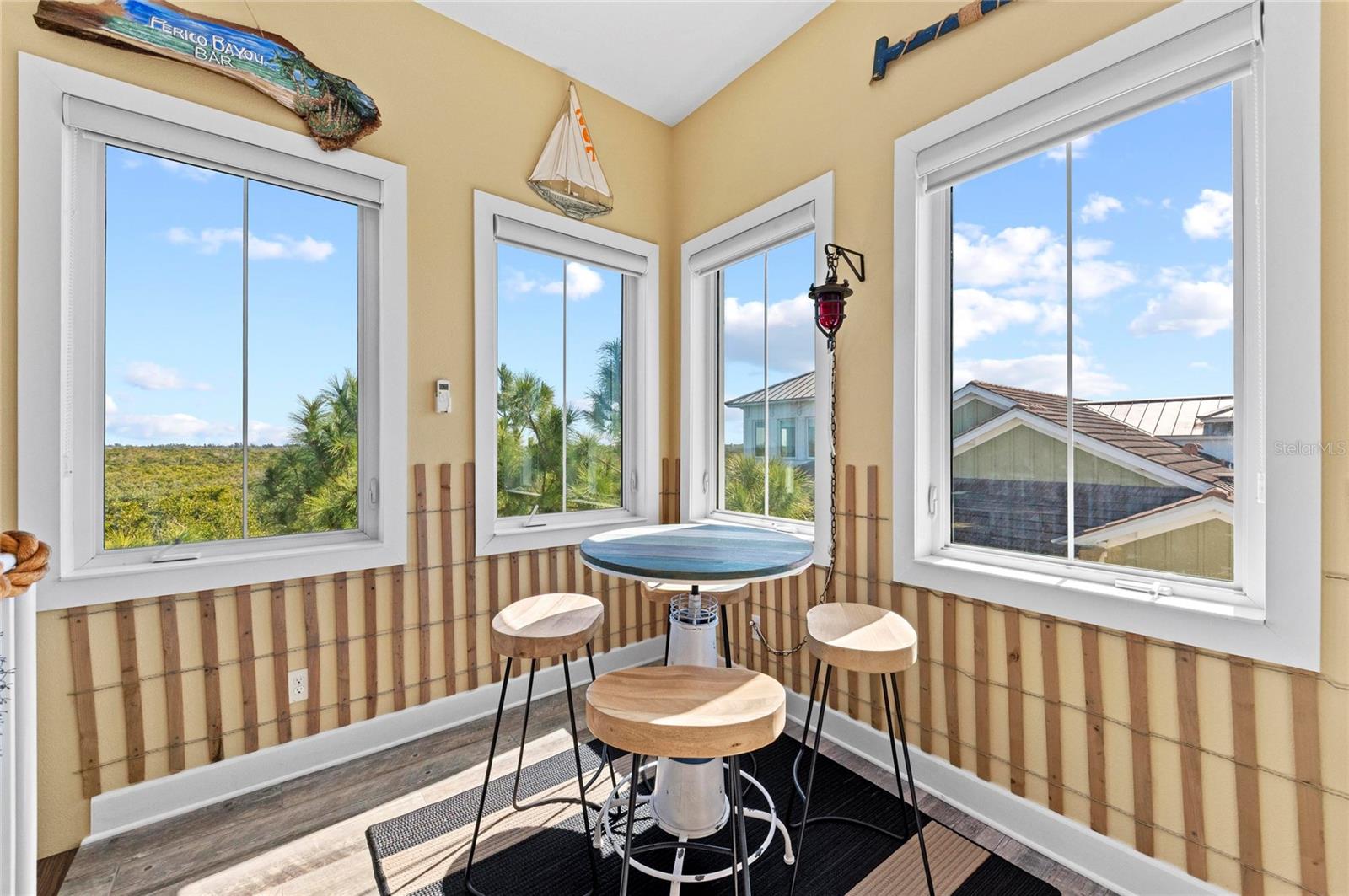 267 SAPPHIRE LAKE DR #202