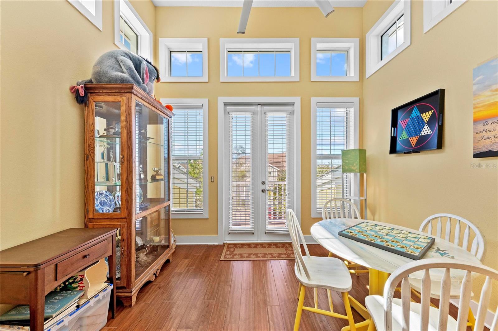 267 SAPPHIRE LAKE DR #202