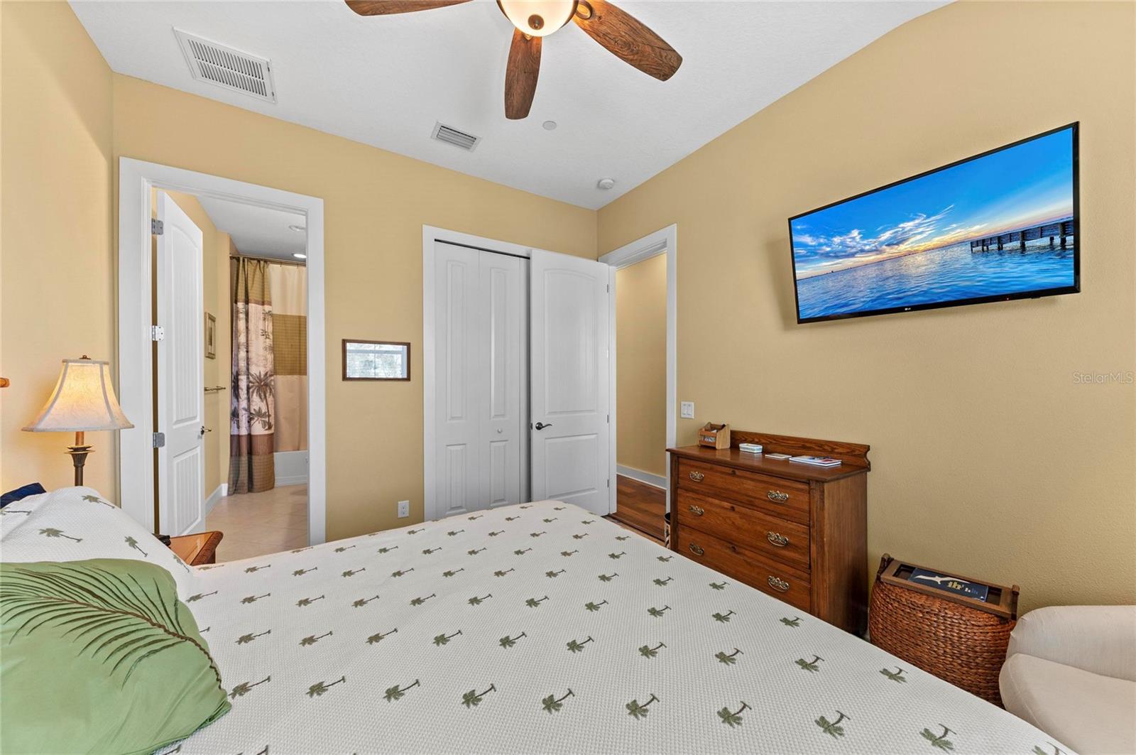 267 SAPPHIRE LAKE DR #202