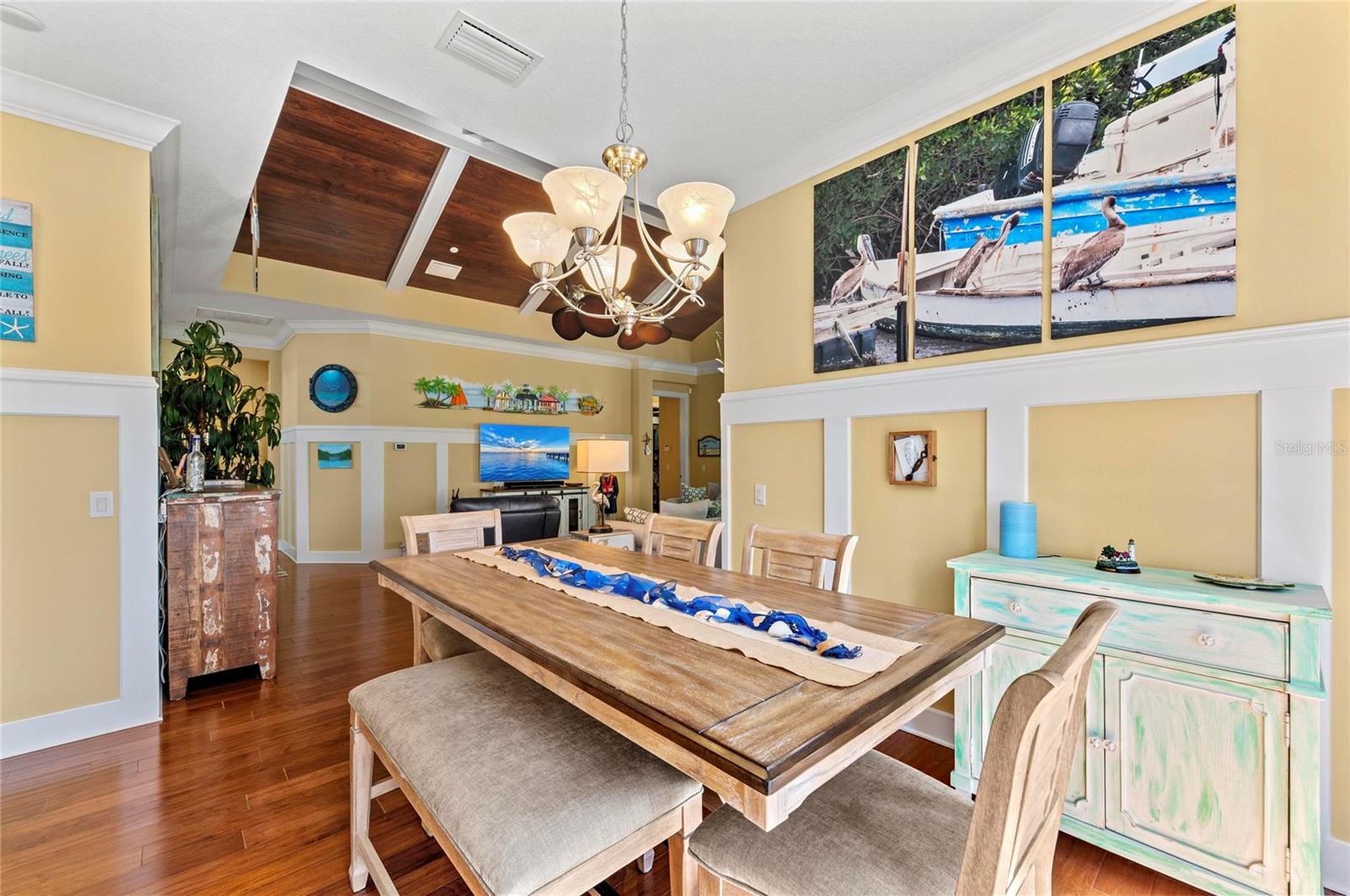 267 SAPPHIRE LAKE DR #202