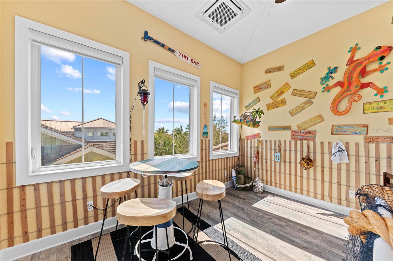 267 SAPPHIRE LAKE DR #202