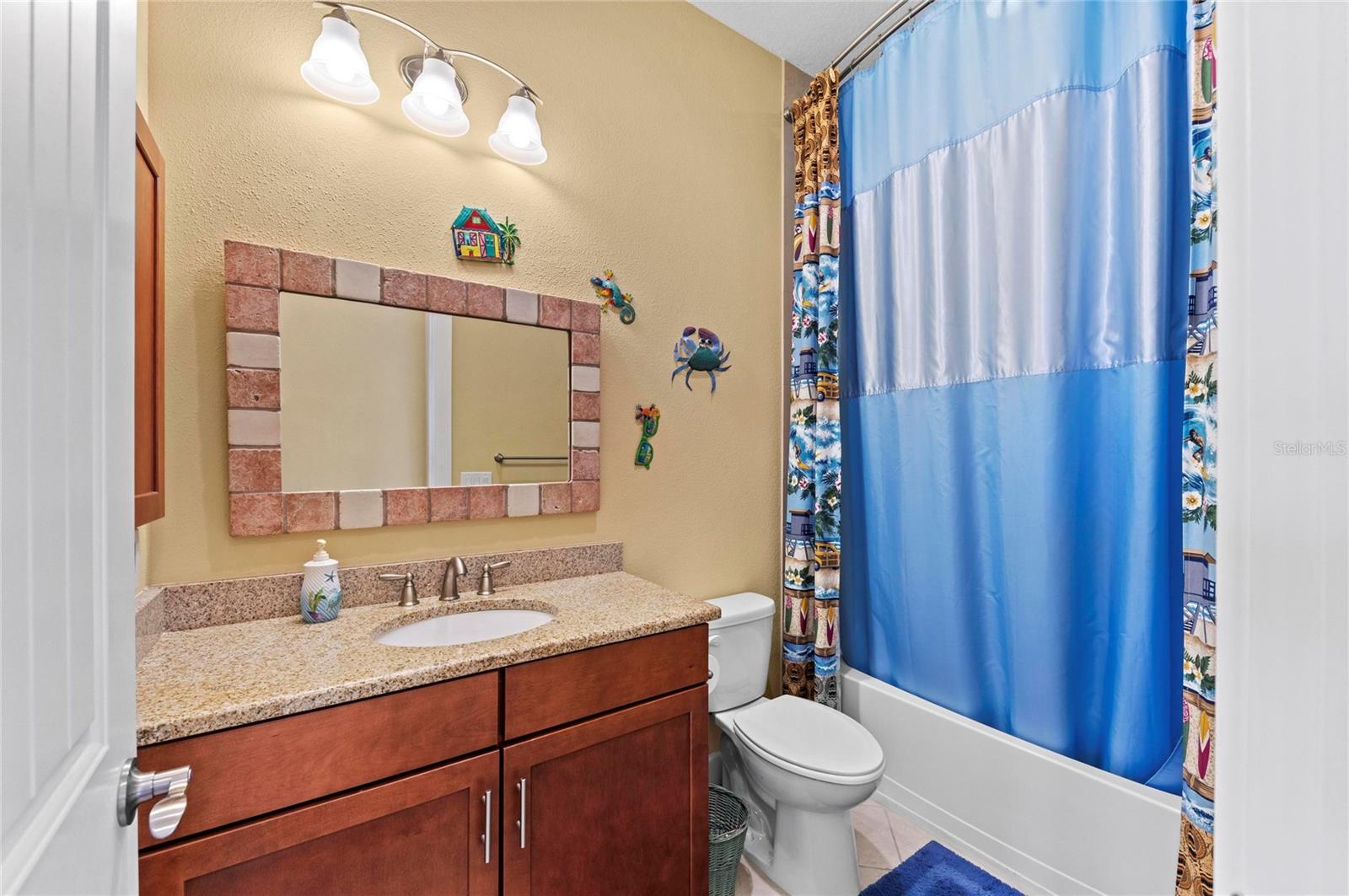 267 SAPPHIRE LAKE DR #202