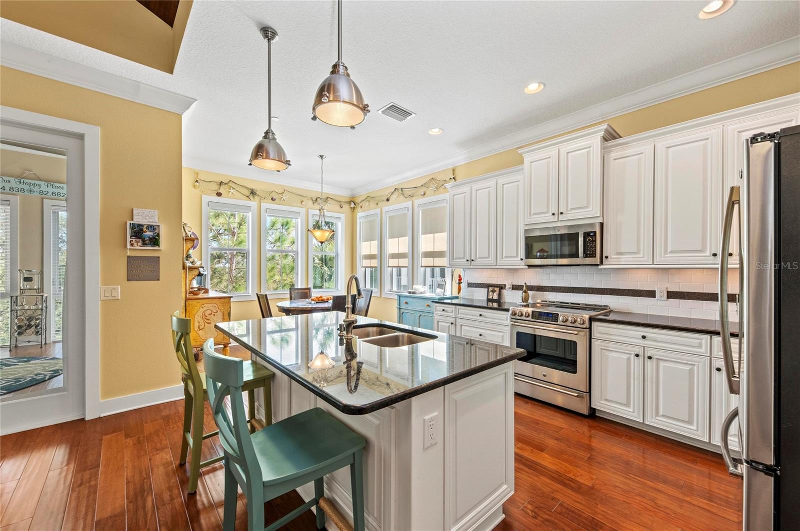 267 SAPPHIRE LAKE DR #202