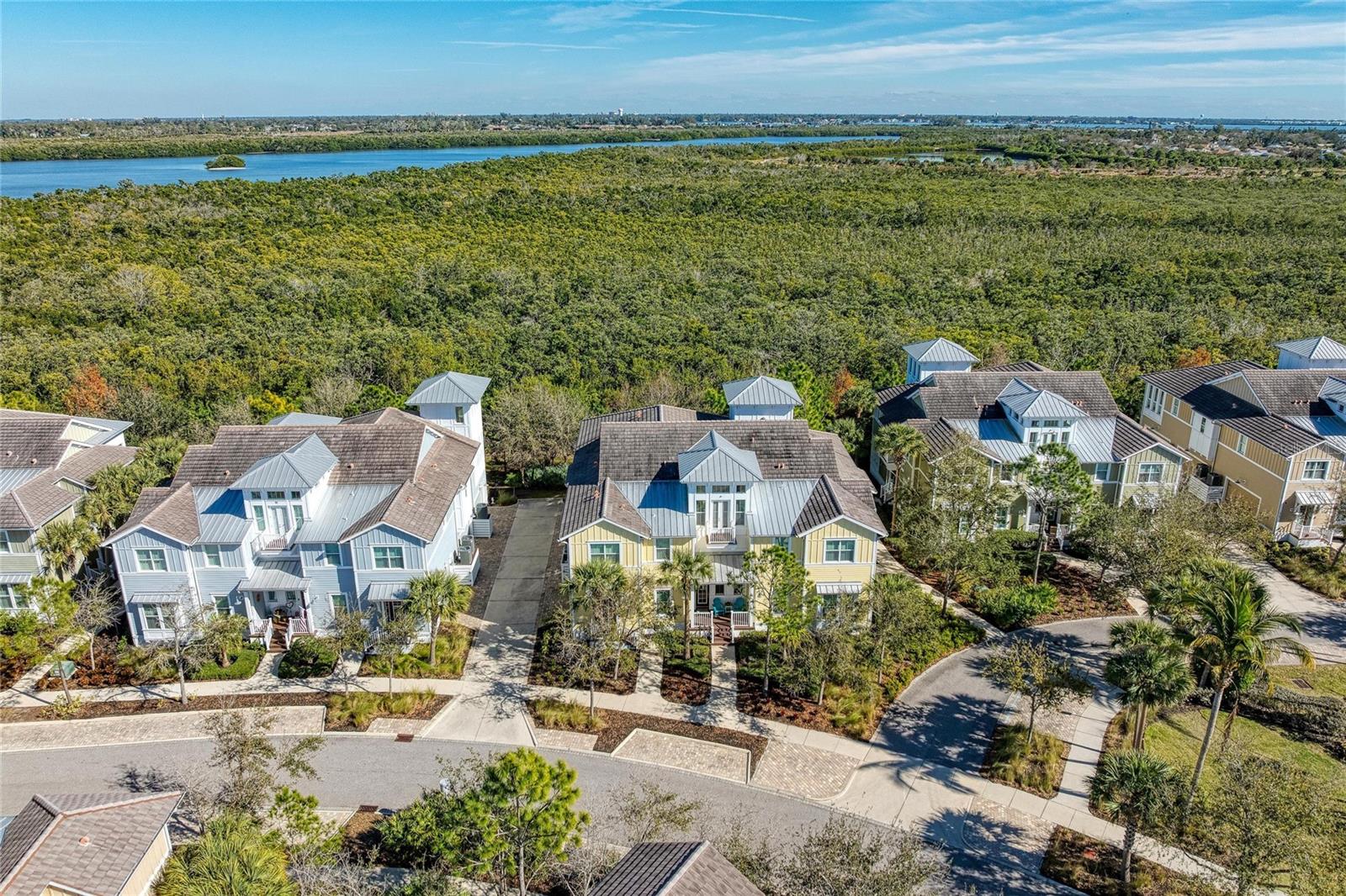 267 SAPPHIRE LAKE DR #202