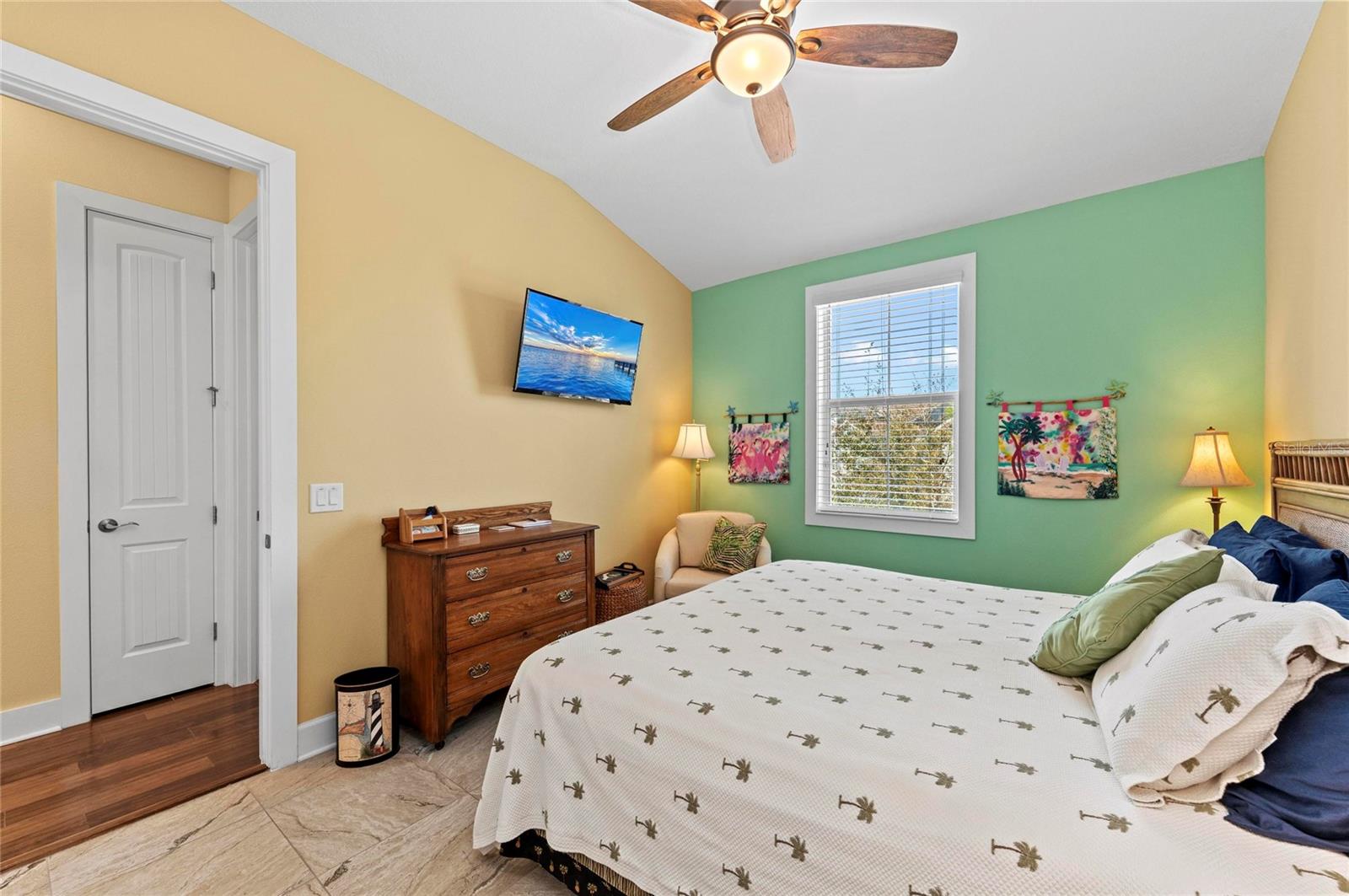 267 SAPPHIRE LAKE DR #202