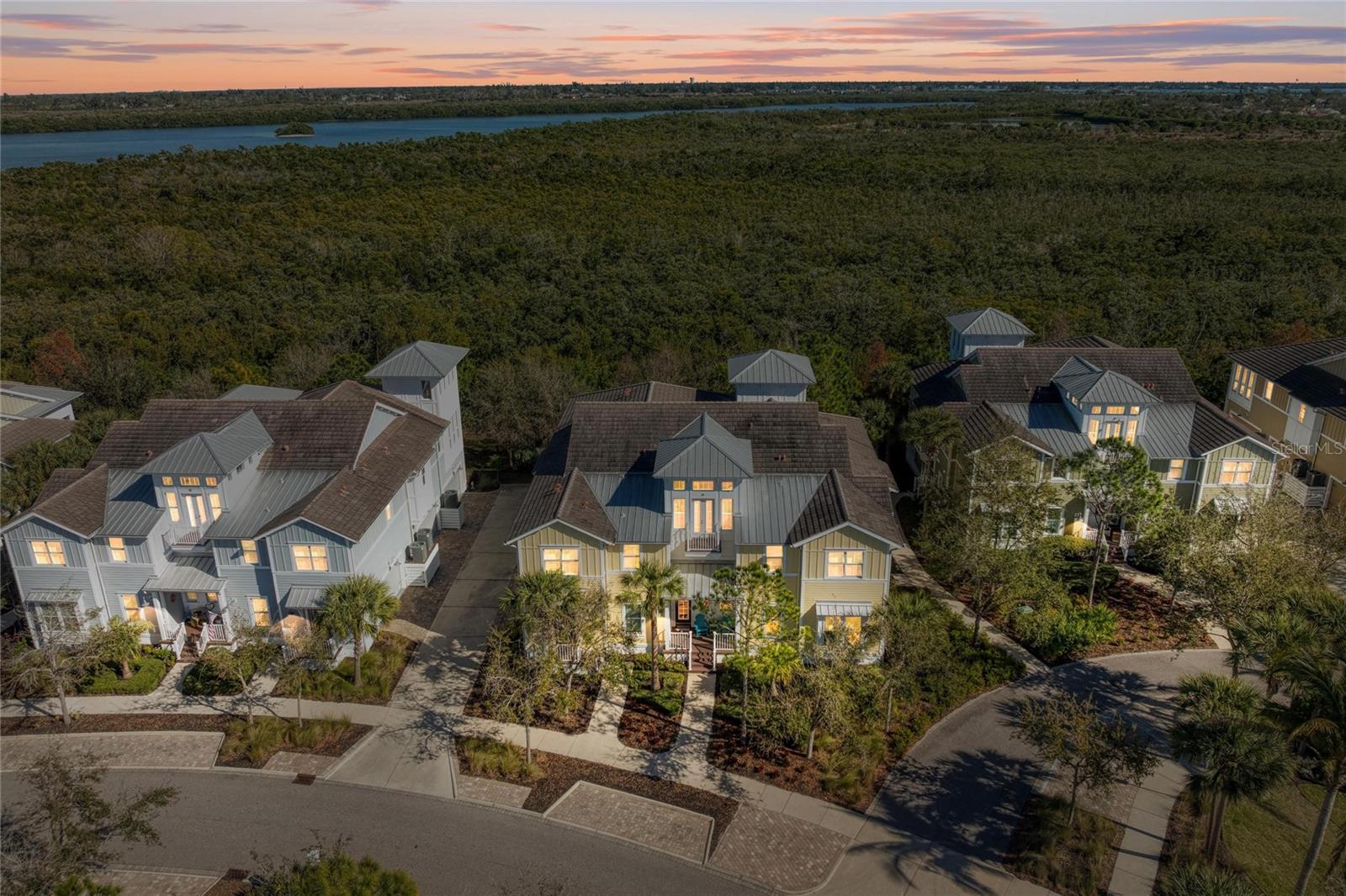 267 SAPPHIRE LAKE DR #202