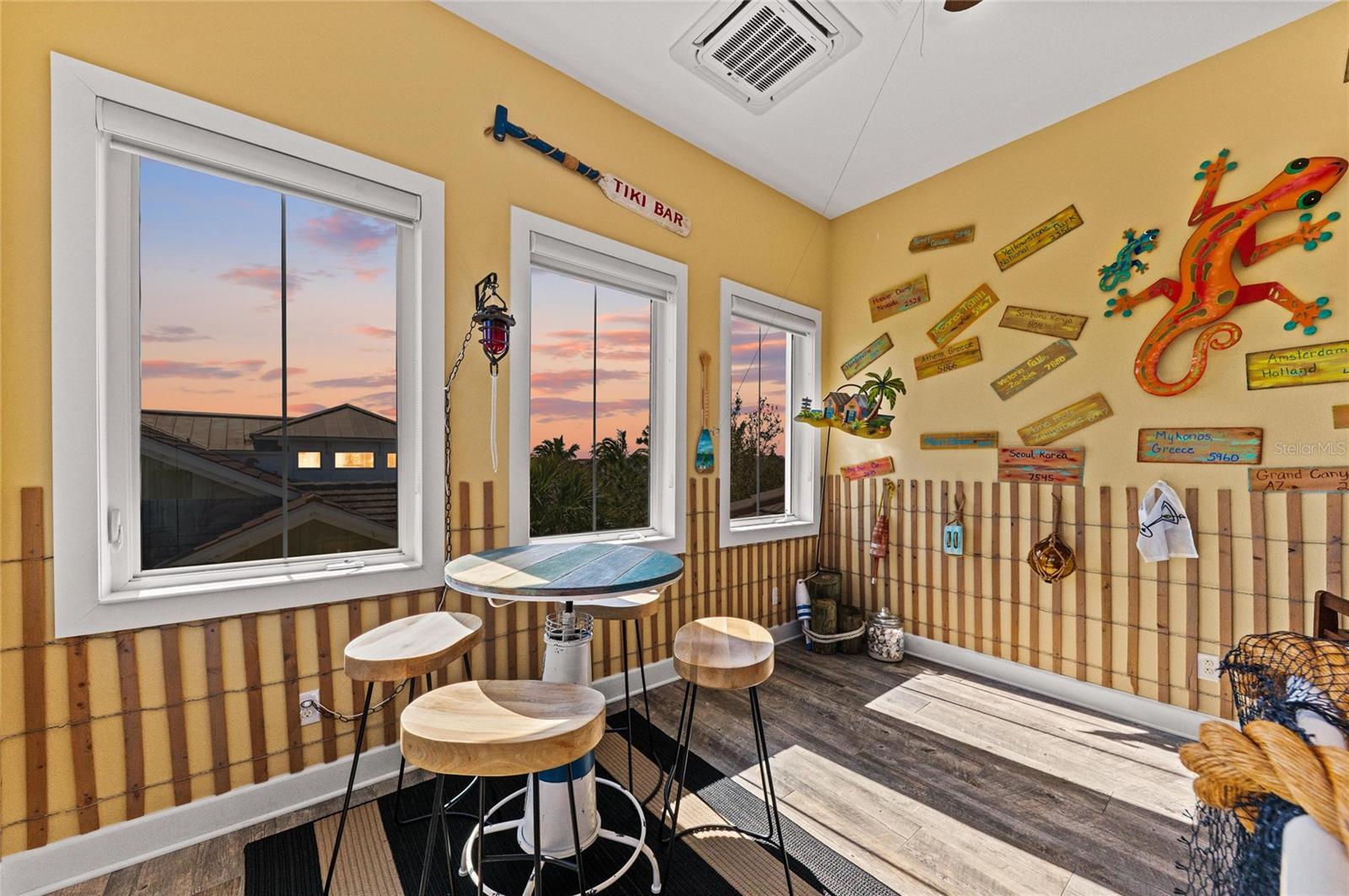 267 SAPPHIRE LAKE DR #202