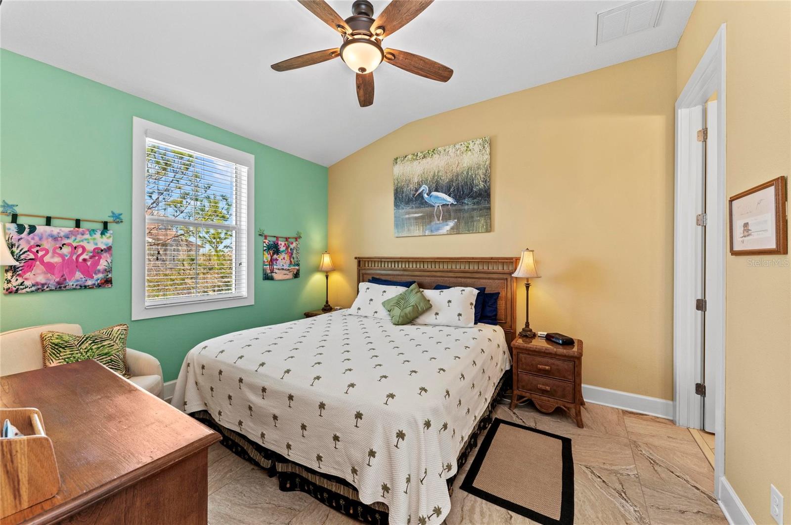 267 SAPPHIRE LAKE DR #202