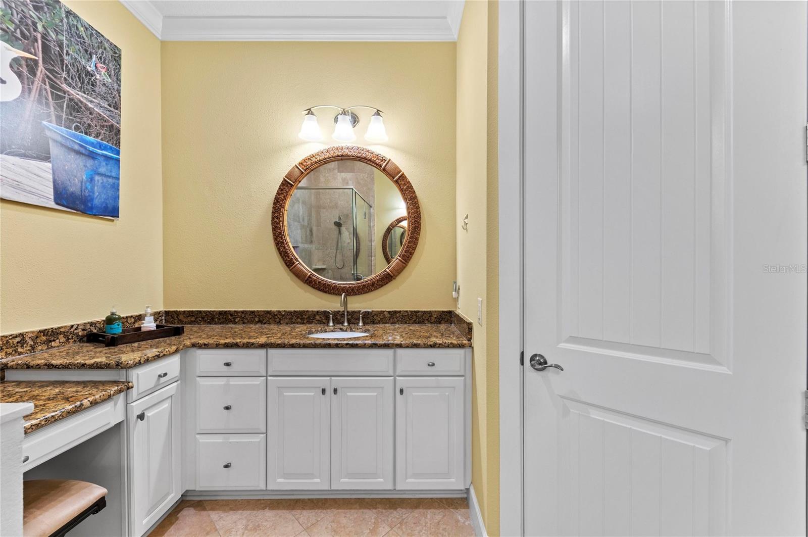 267 SAPPHIRE LAKE DR #202