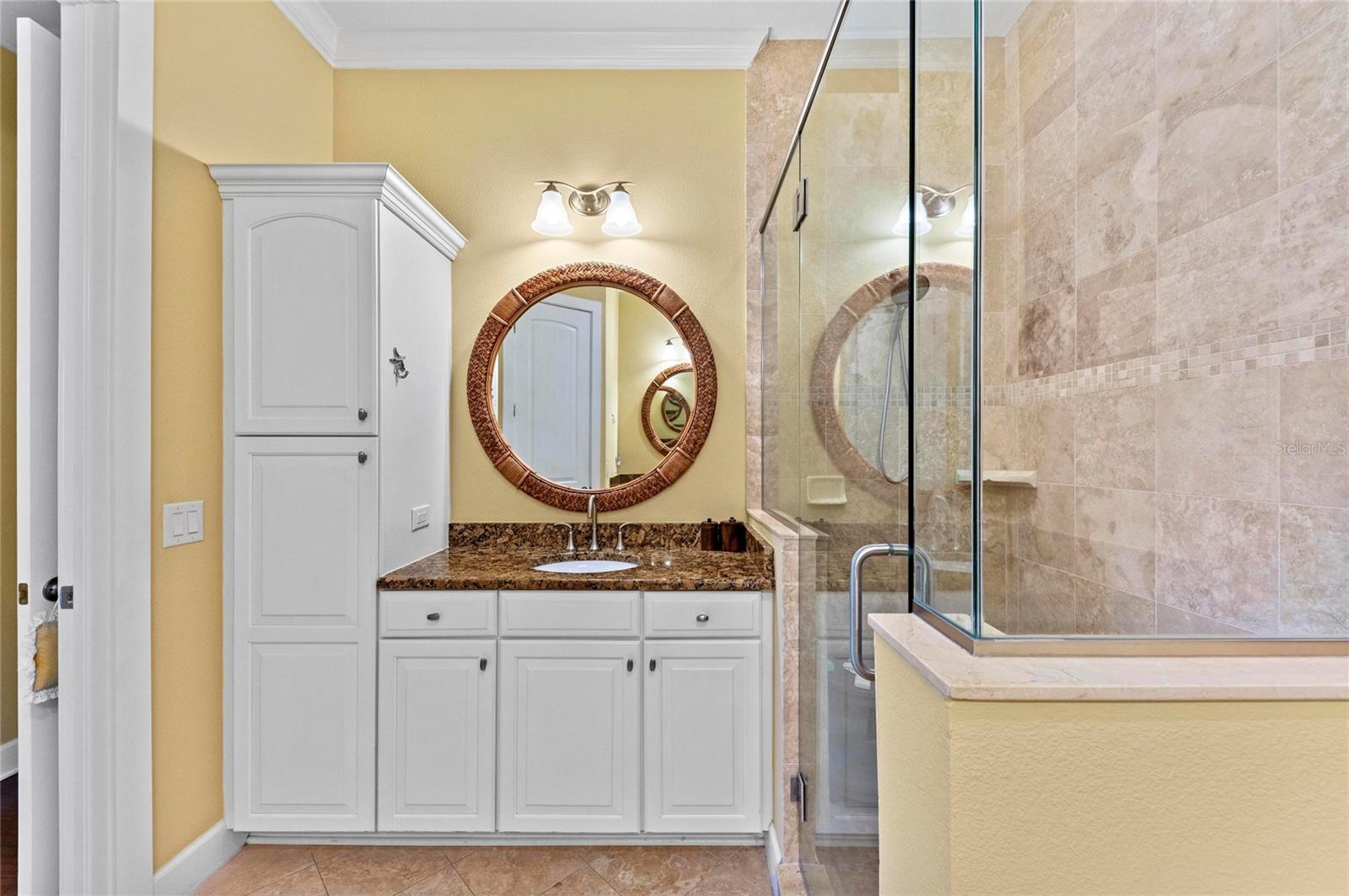 267 SAPPHIRE LAKE DR #202