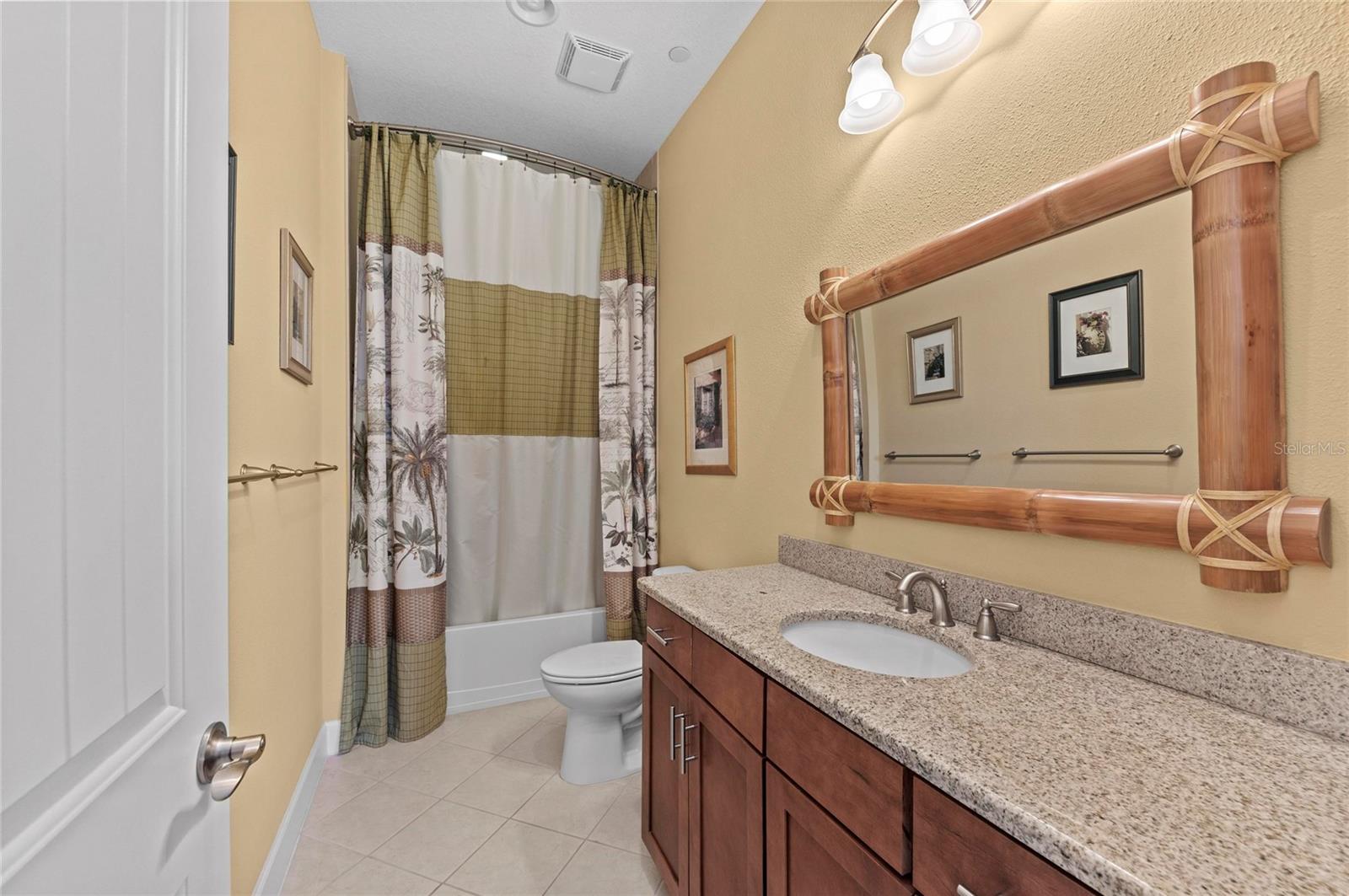 267 SAPPHIRE LAKE DR #202