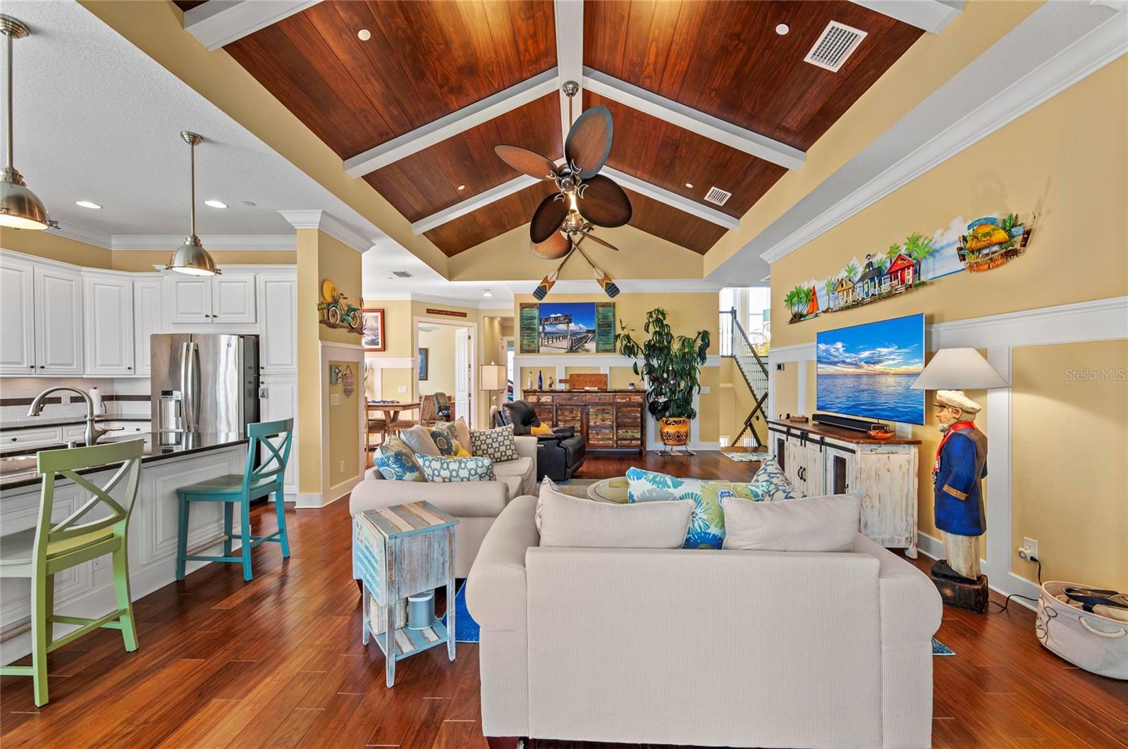 267 SAPPHIRE LAKE DR #202