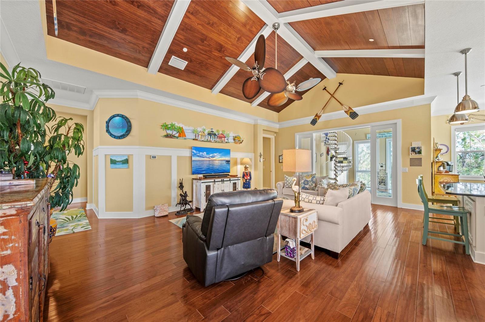 267 SAPPHIRE LAKE DR #202