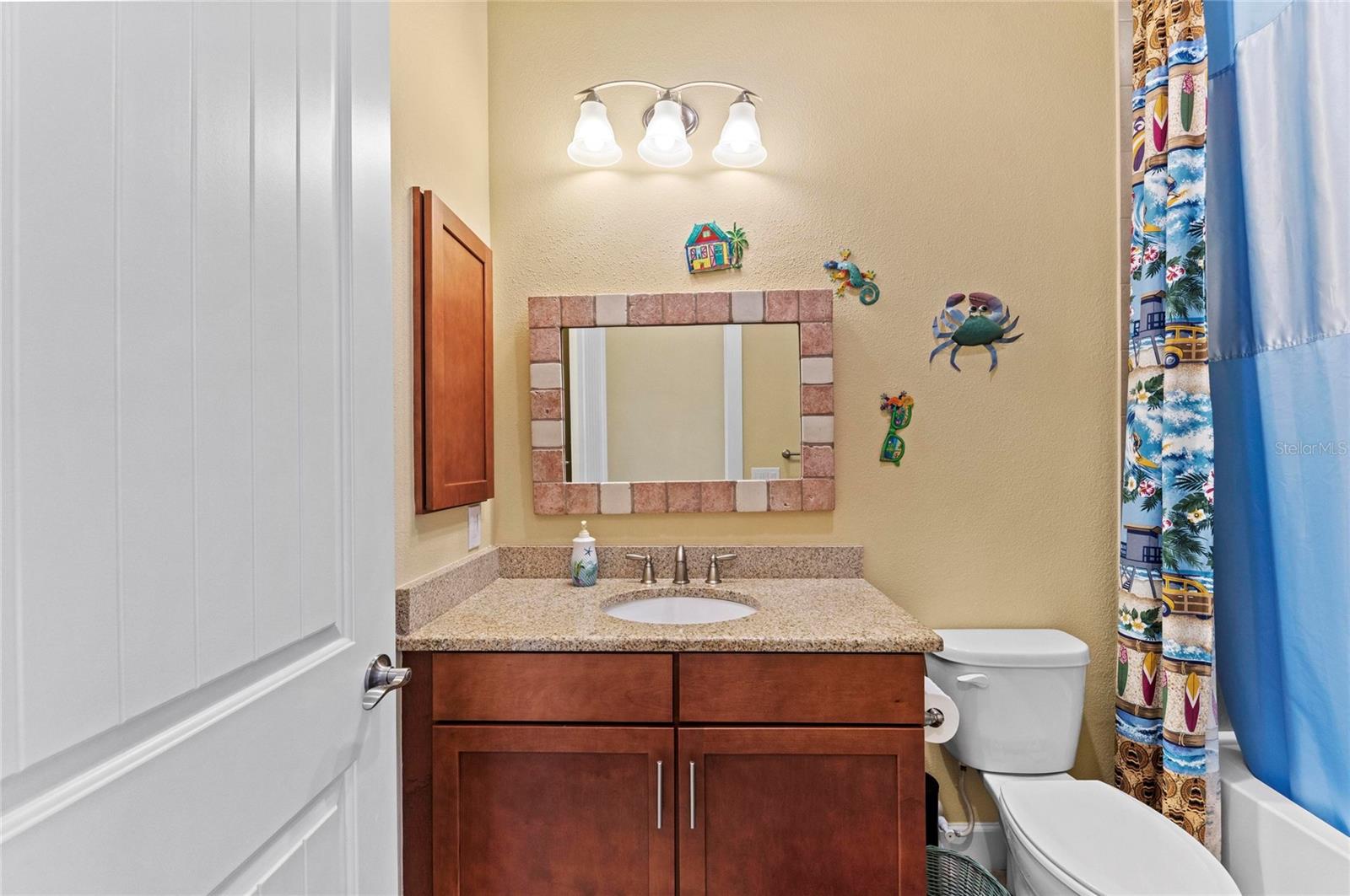 267 SAPPHIRE LAKE DR #202