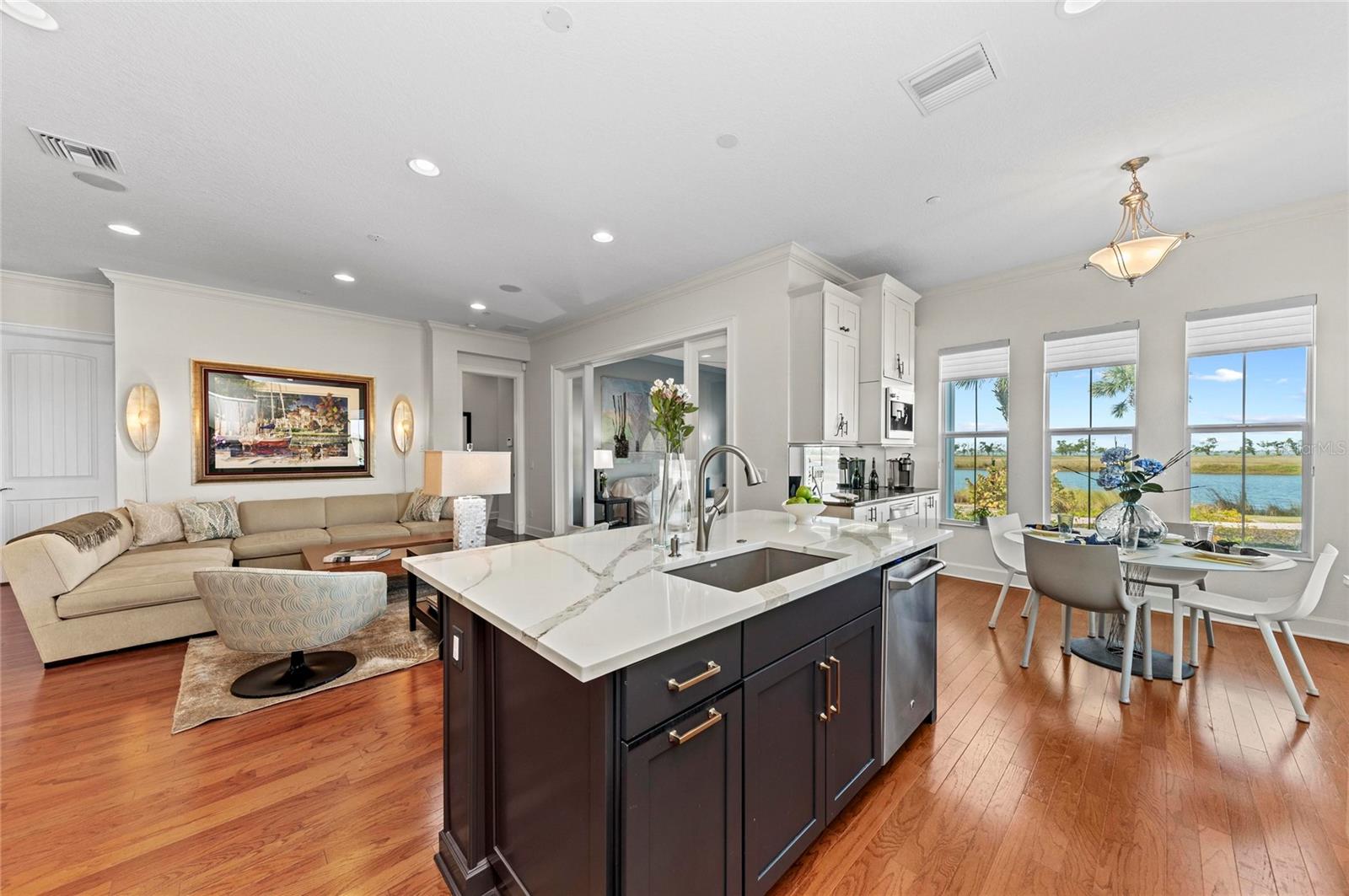 226 SAPPHIRE LAKE DR #101