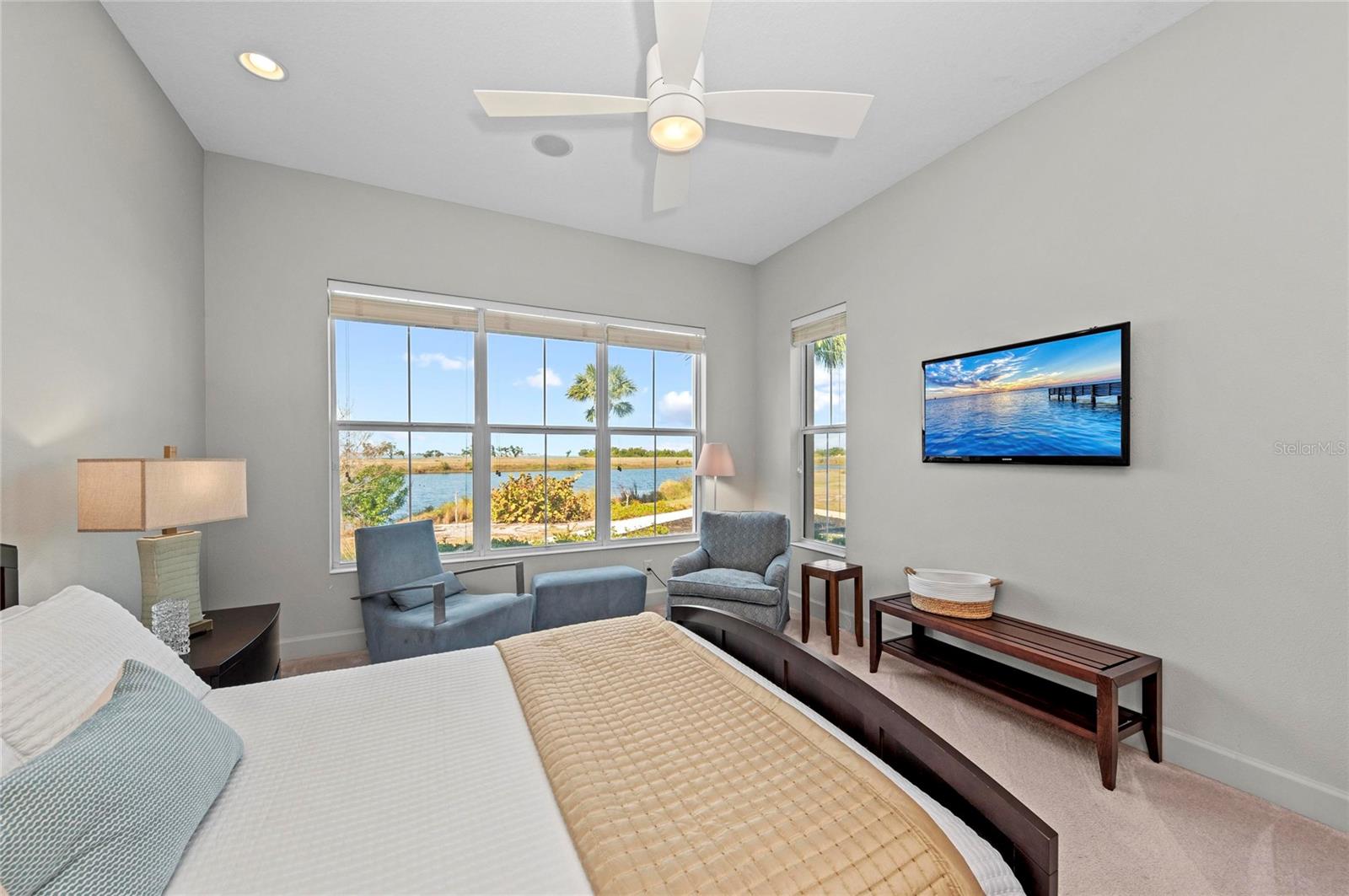 226 SAPPHIRE LAKE DR #101