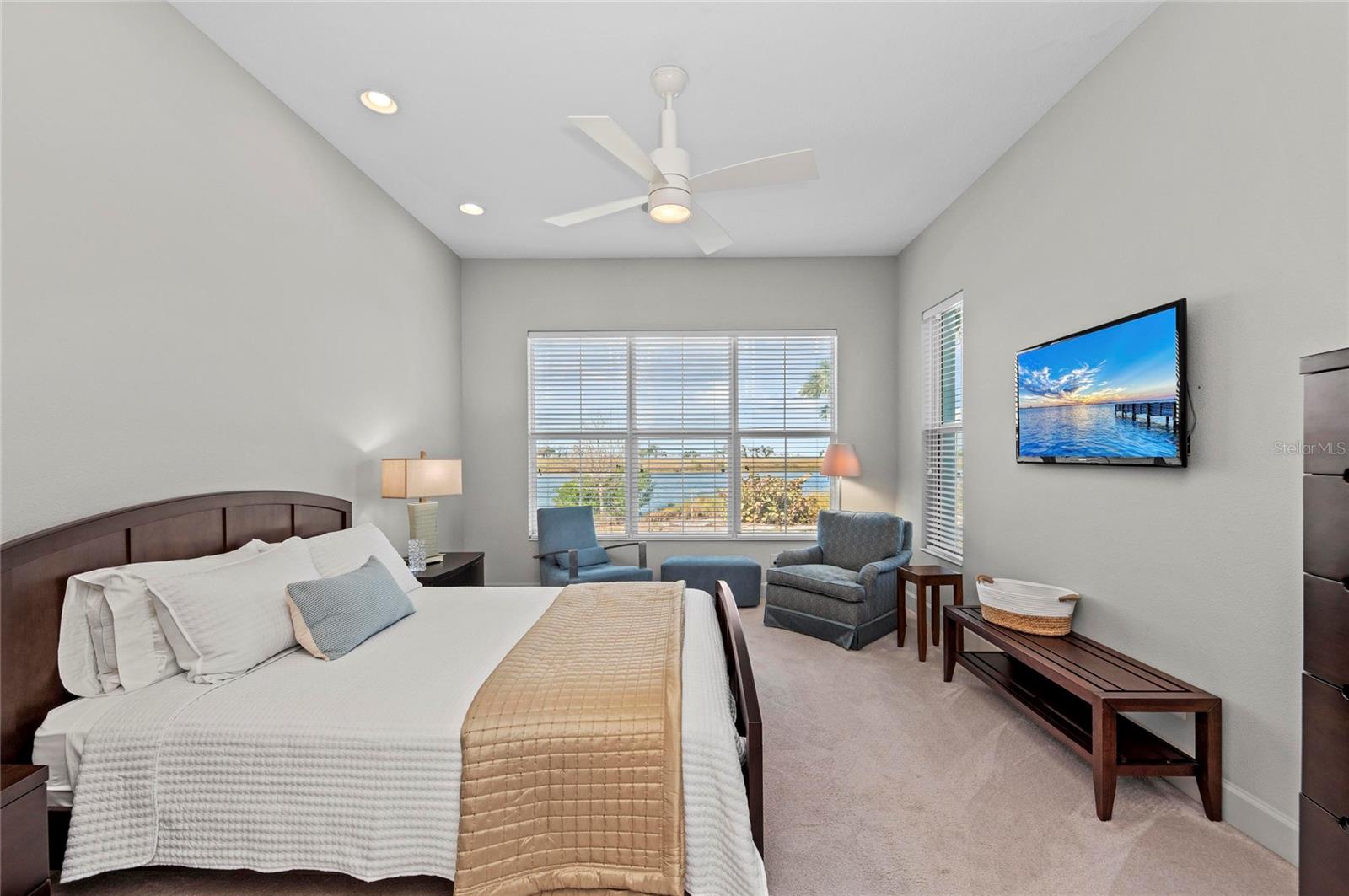 226 SAPPHIRE LAKE DR #101