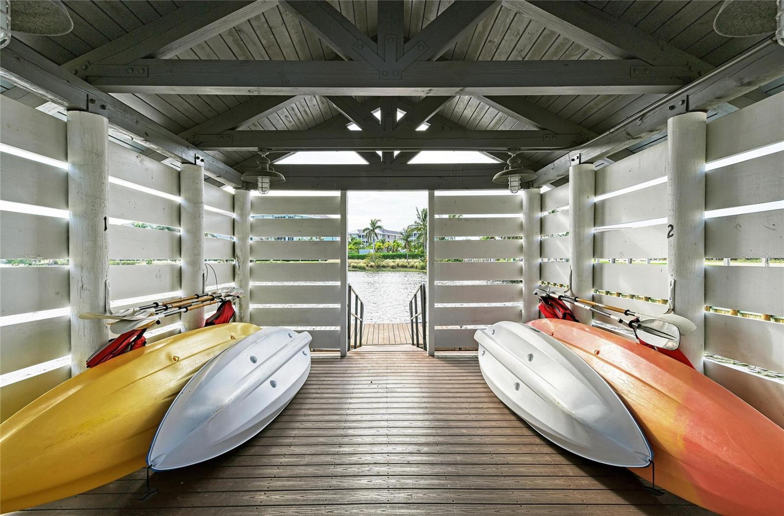 289 SAPPHIRE LAKE DR #201