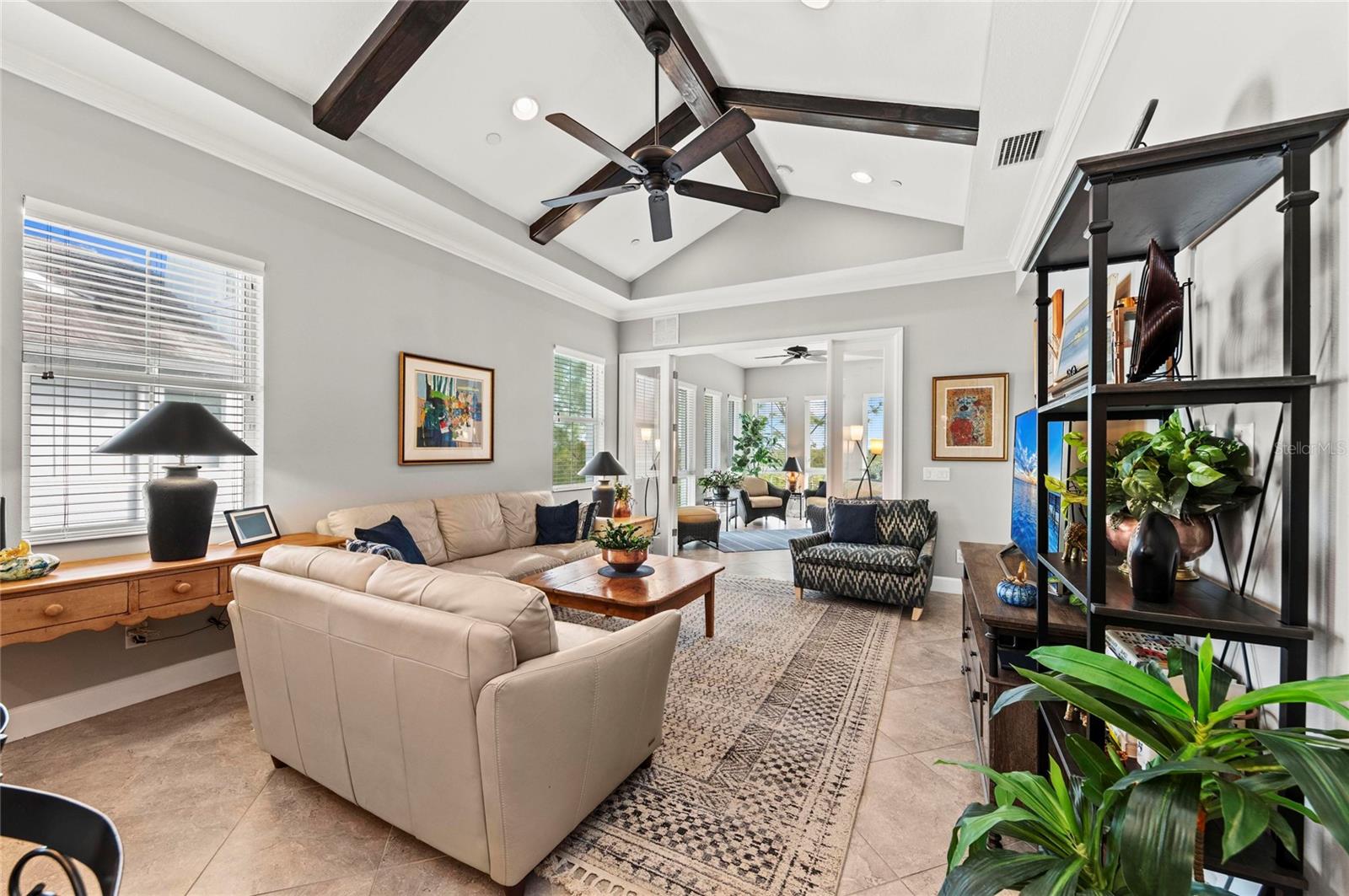 289 SAPPHIRE LAKE DR #201