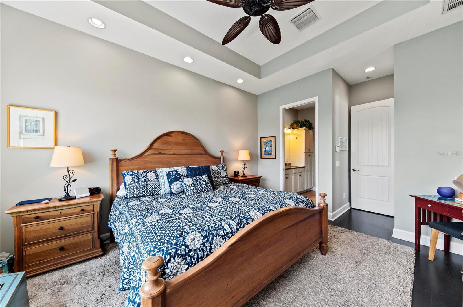 289 SAPPHIRE LAKE DR #201