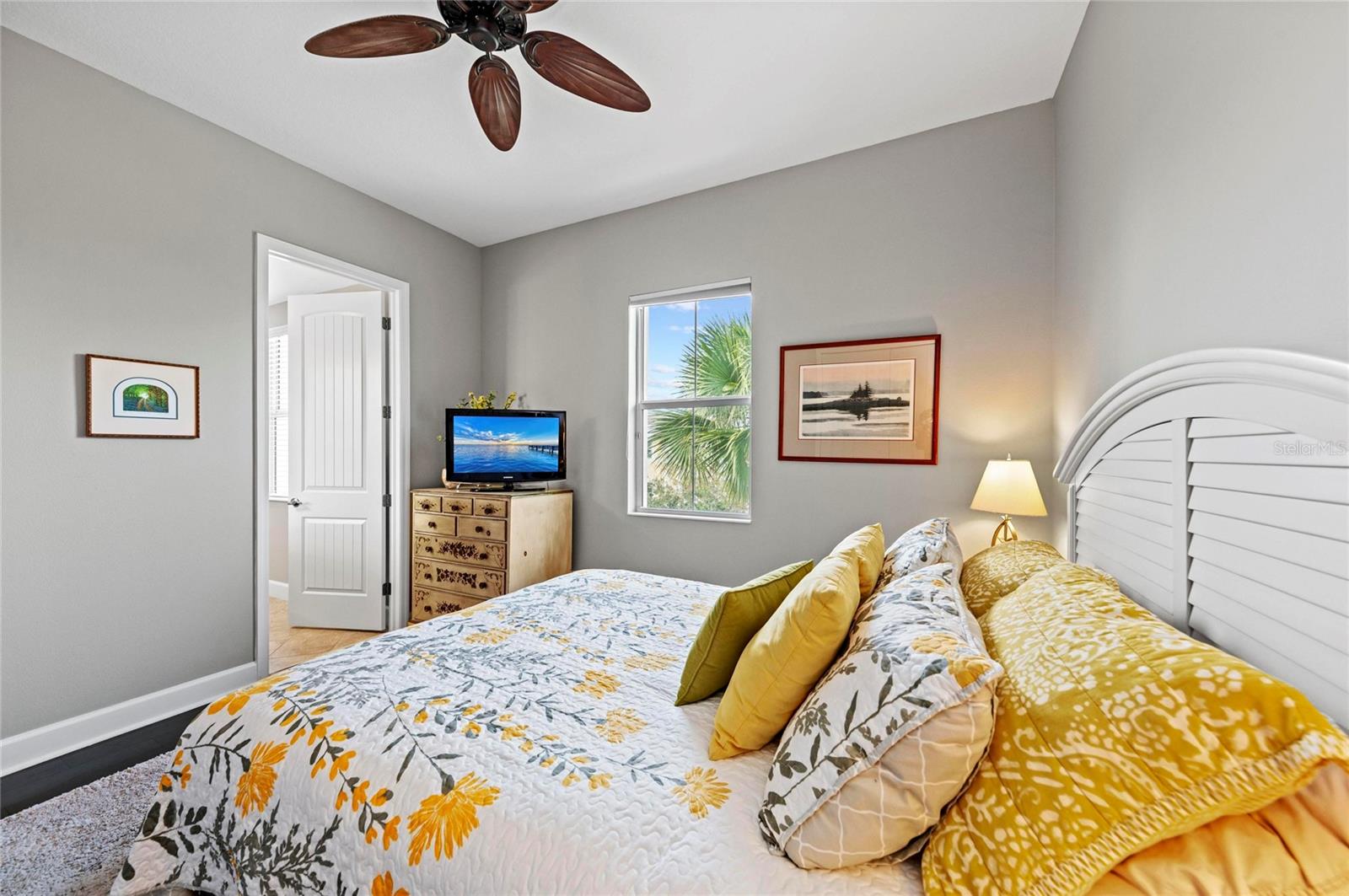 289 SAPPHIRE LAKE DR #201