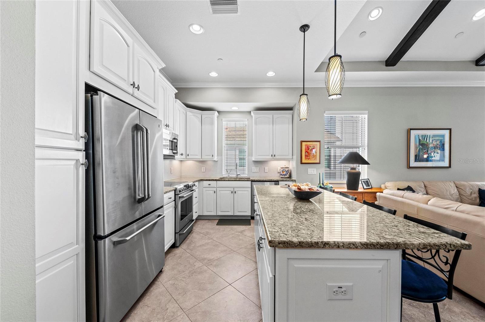 289 SAPPHIRE LAKE DR #201