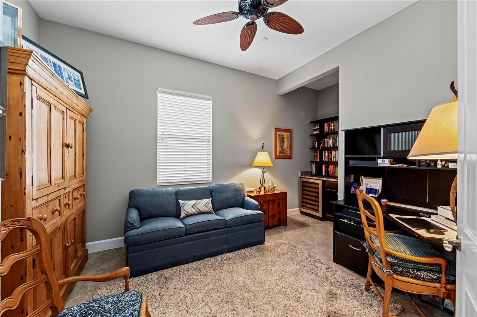 289 SAPPHIRE LAKE DR #201