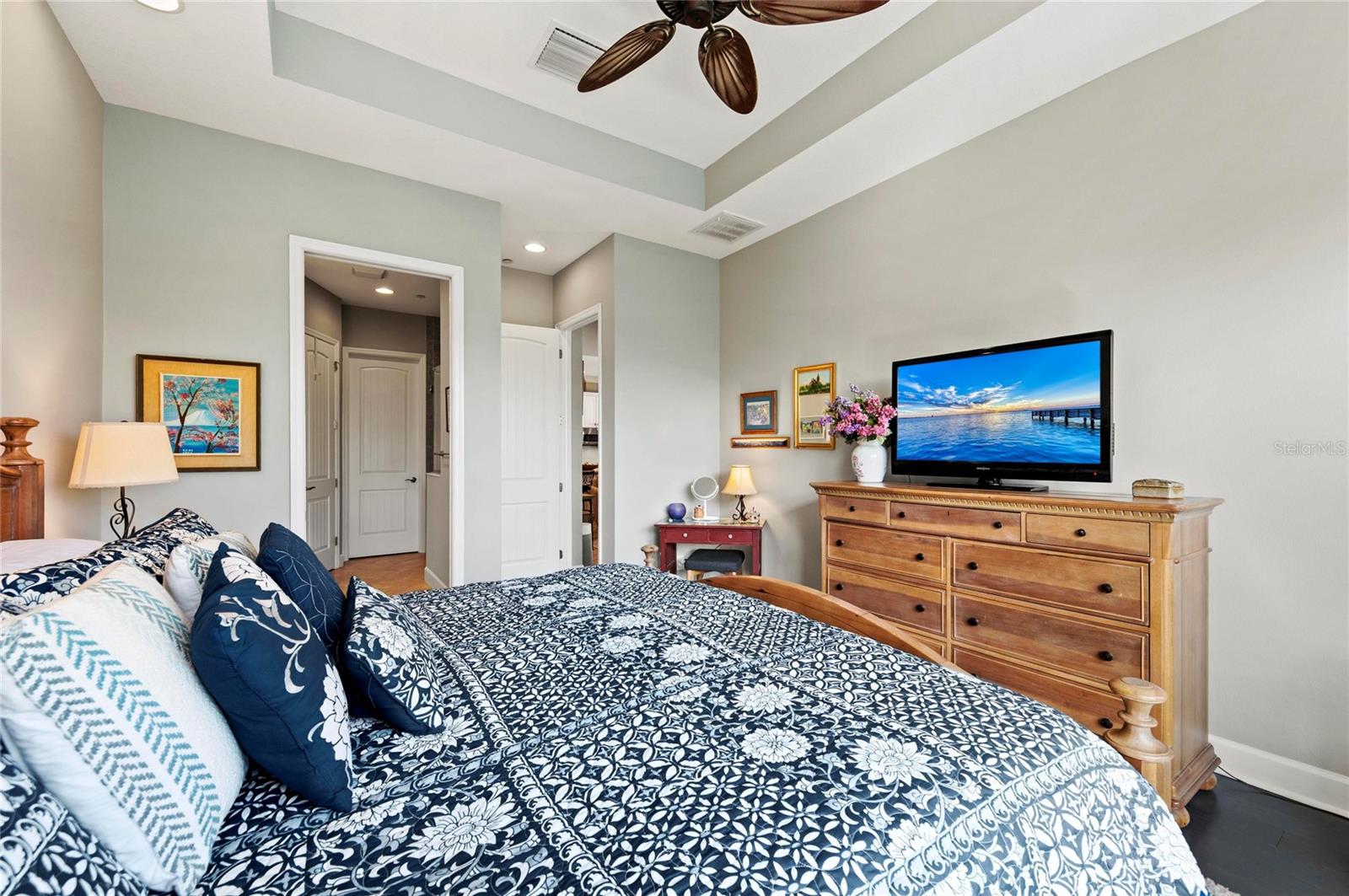 289 SAPPHIRE LAKE DR #201