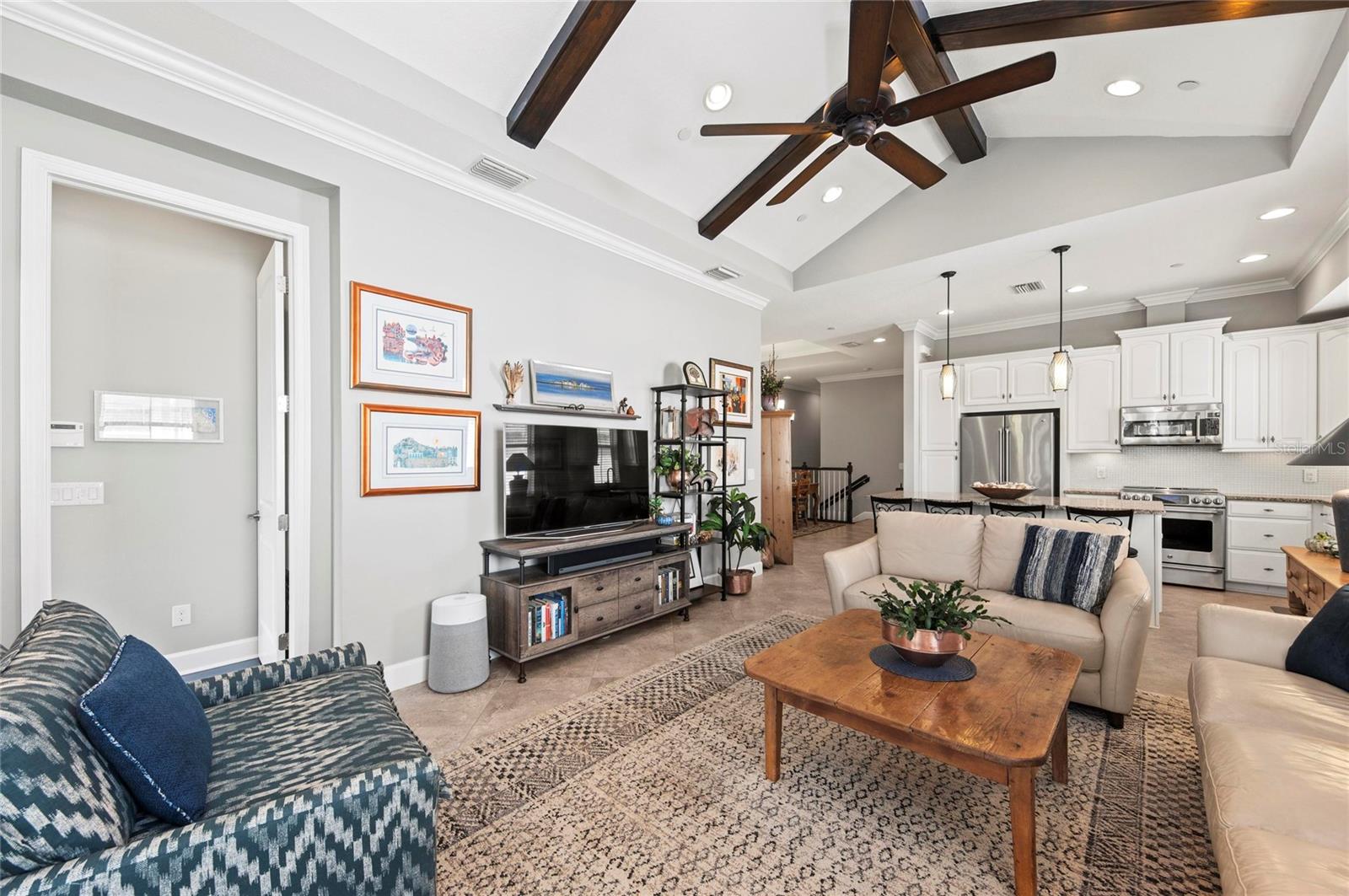 289 SAPPHIRE LAKE DR #201