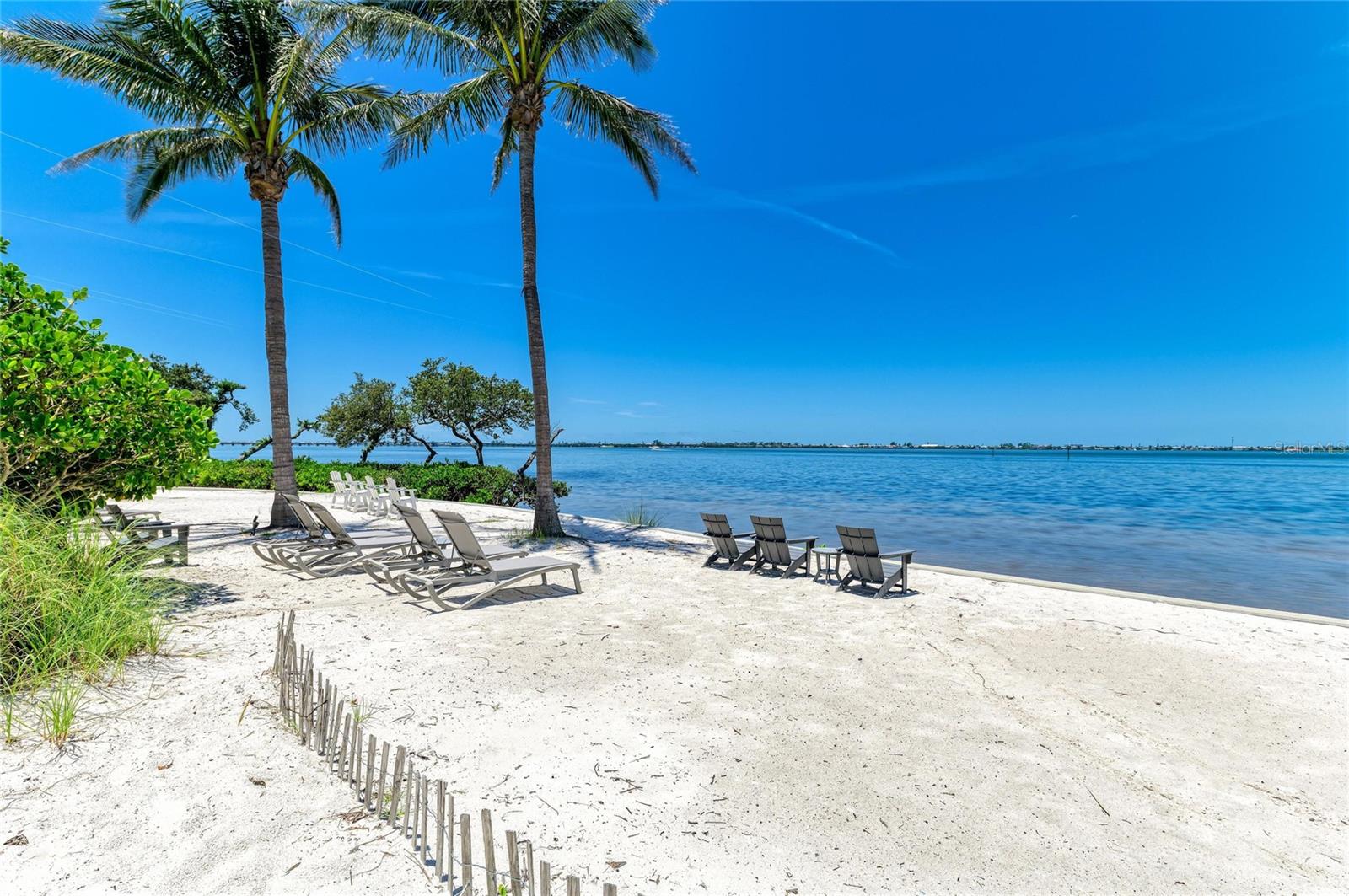 289 SAPPHIRE LAKE DR #201