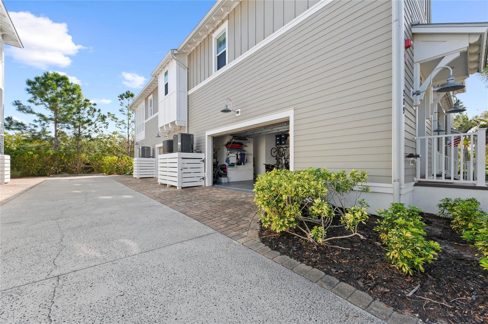 289 SAPPHIRE LAKE DR #201