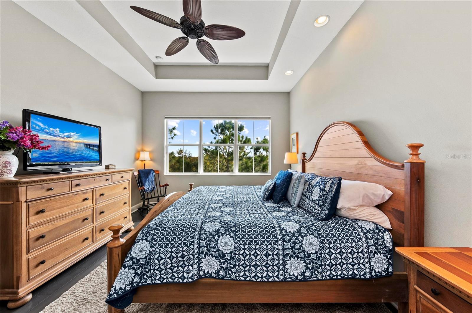 289 SAPPHIRE LAKE DR #201