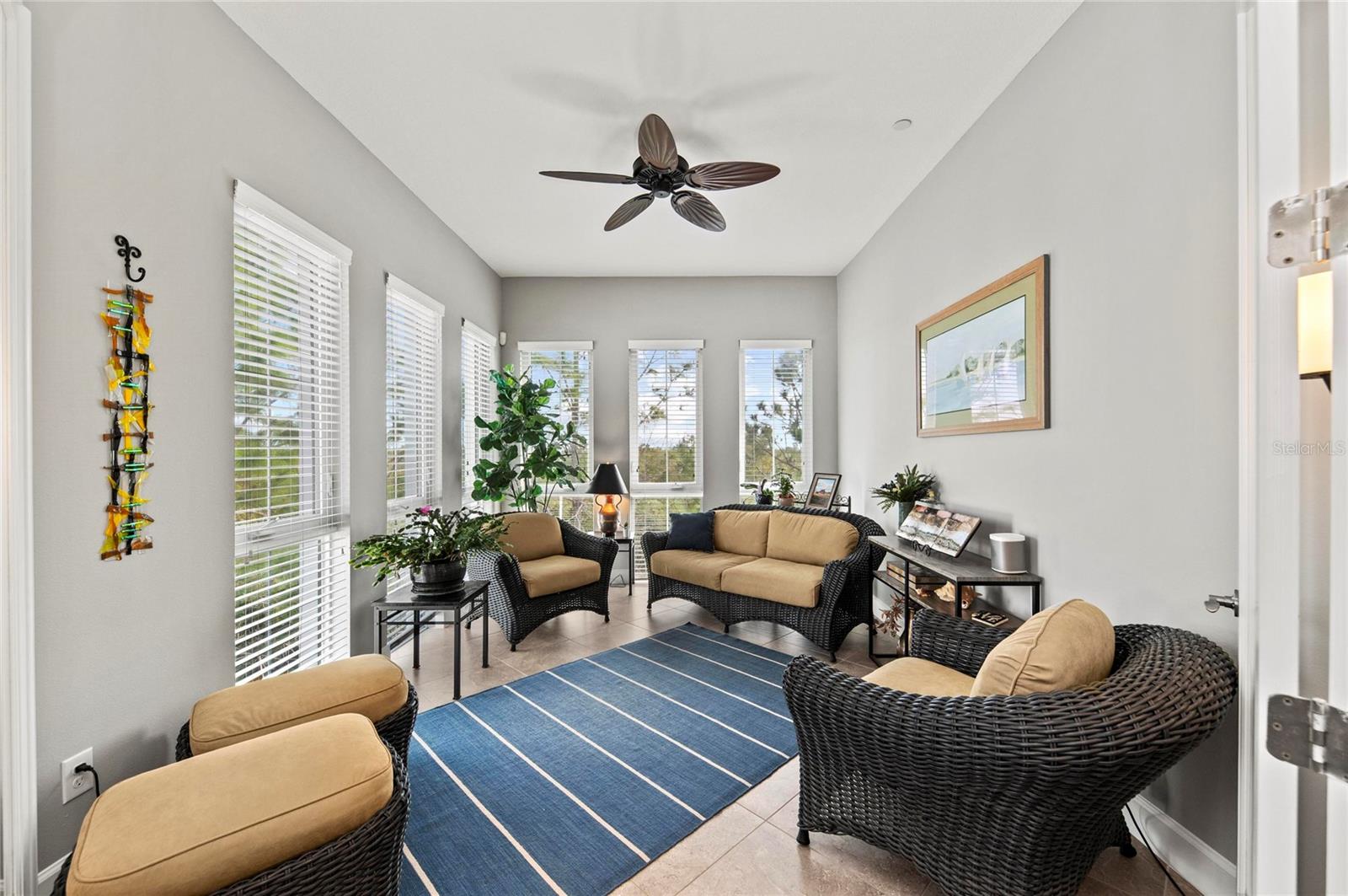 289 SAPPHIRE LAKE DR #201