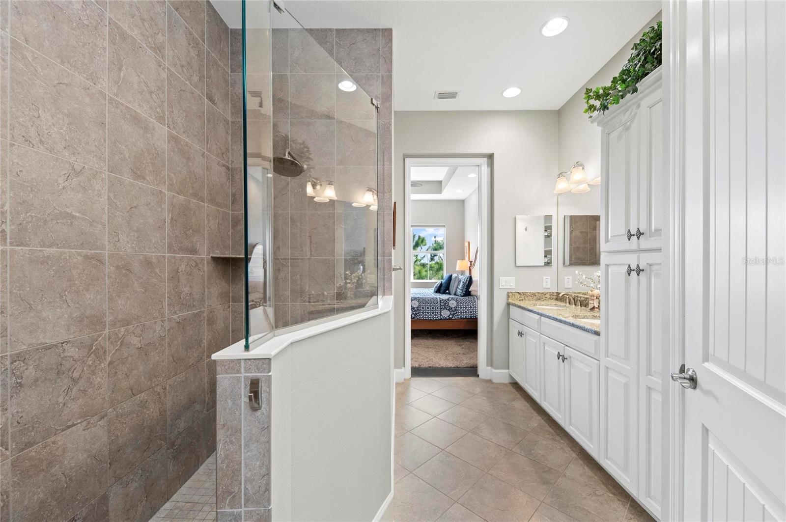 289 SAPPHIRE LAKE DR #201