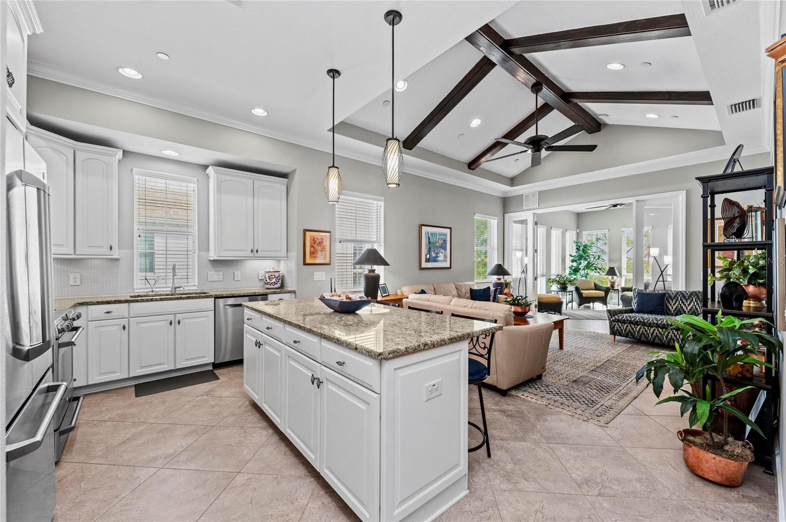 289 SAPPHIRE LAKE DR #201