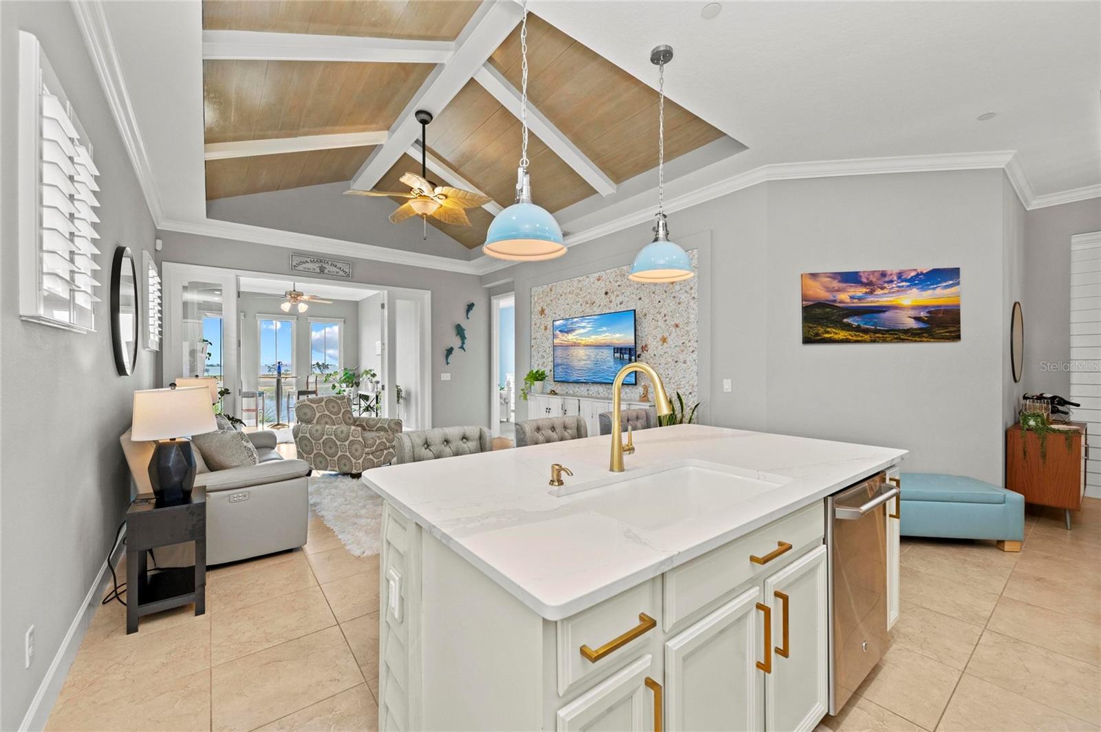 226 SAPPHIRE LAKE DR #201