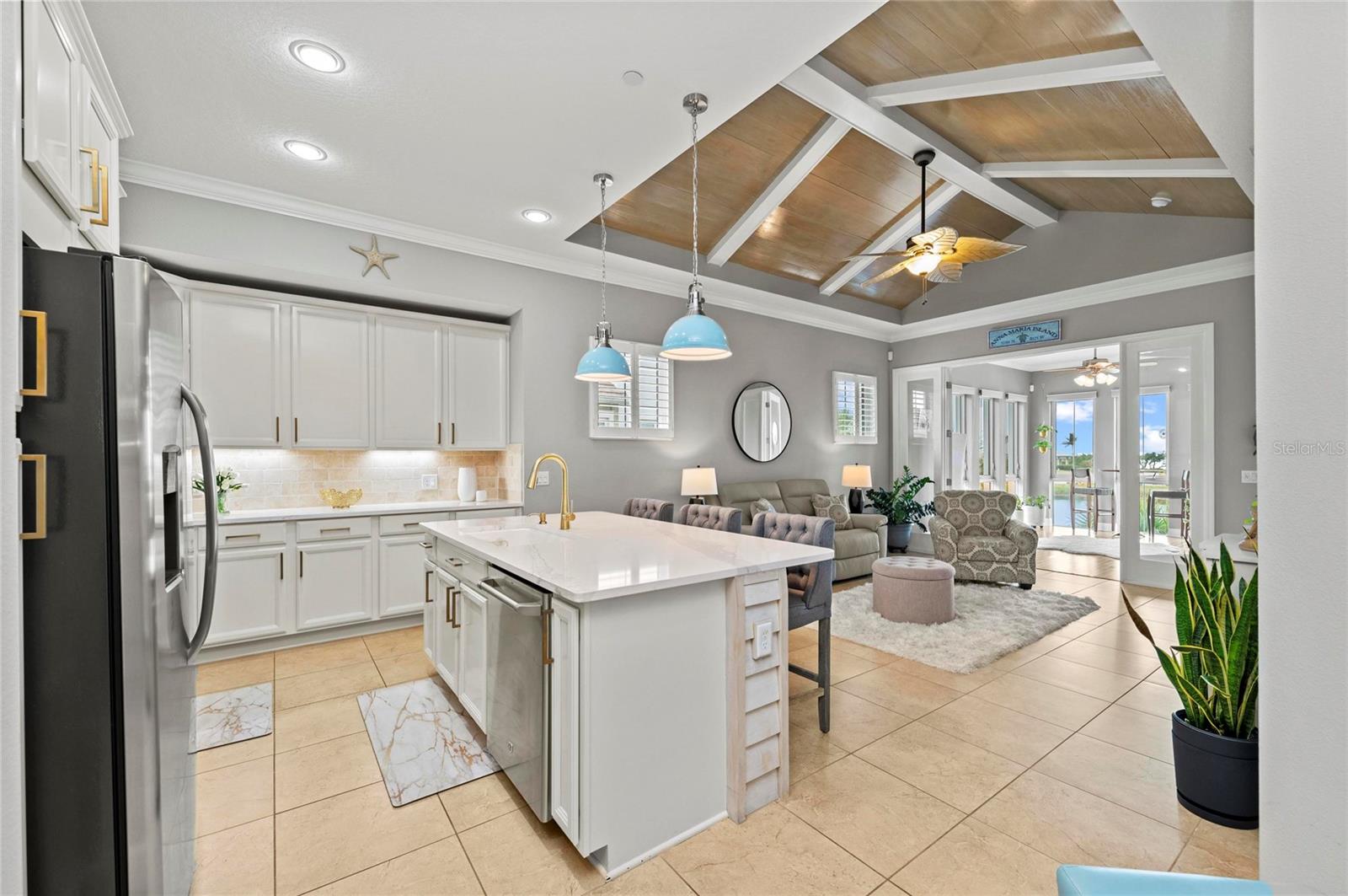 226 SAPPHIRE LAKE DR #201