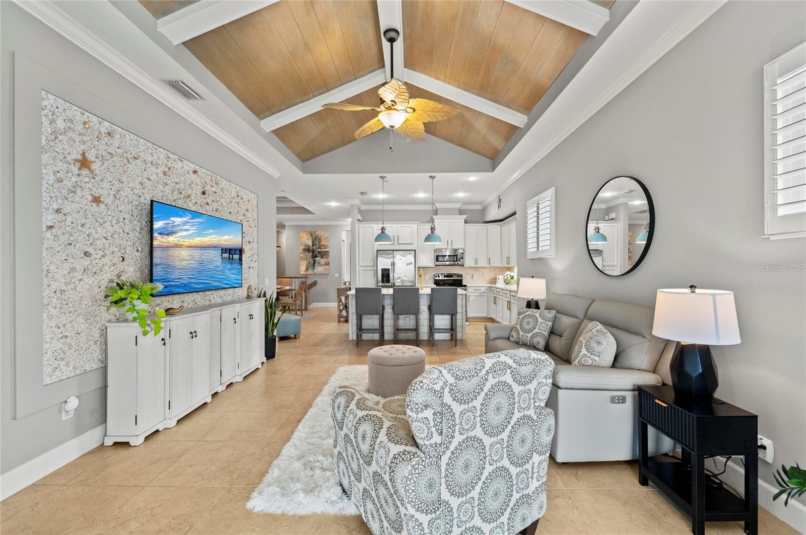 226 SAPPHIRE LAKE DR #201