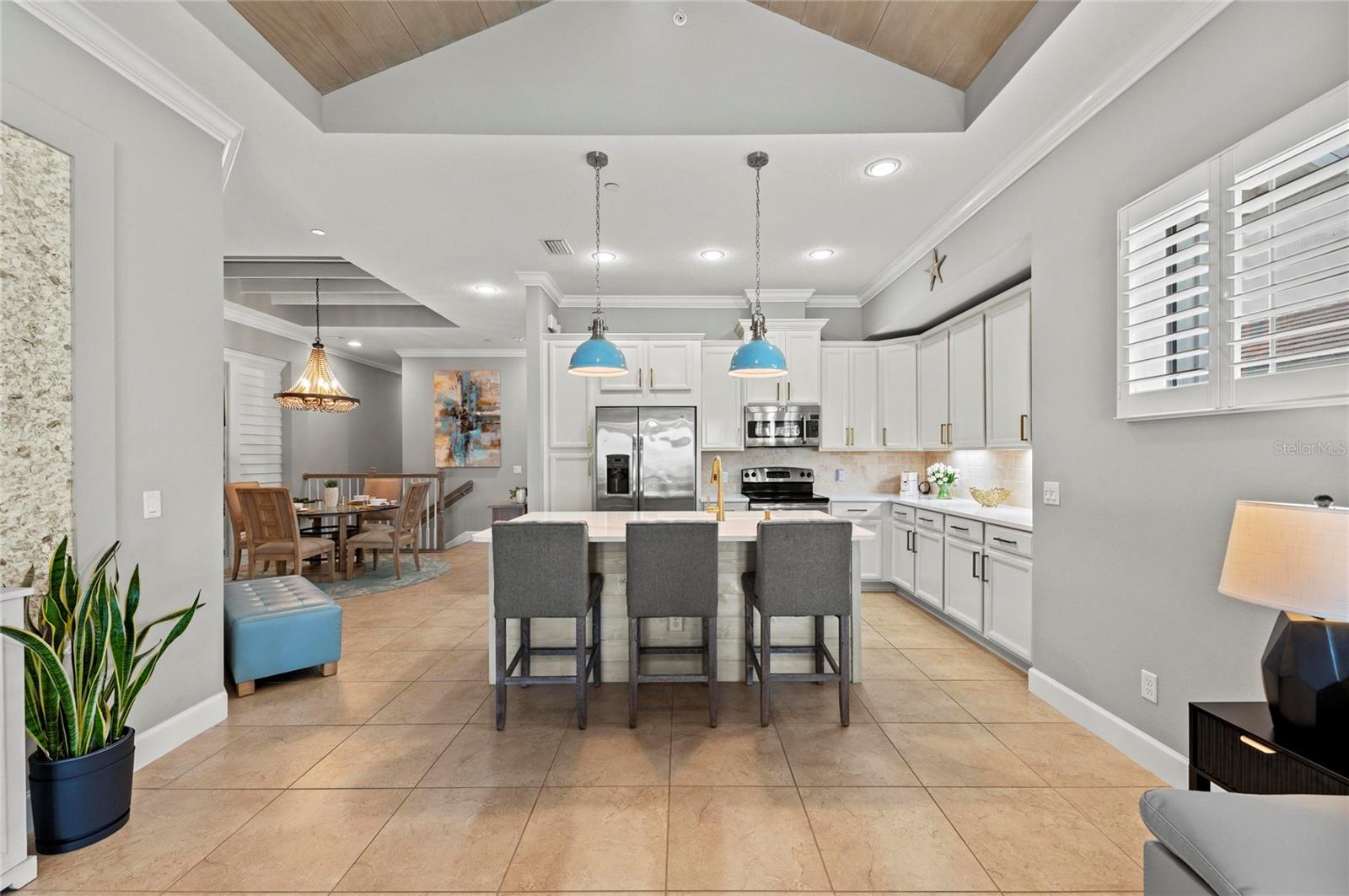 226 SAPPHIRE LAKE DR #201