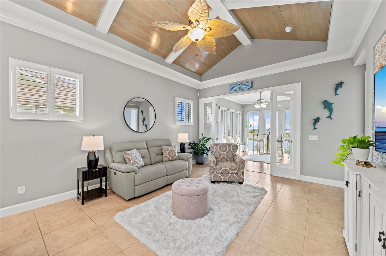 226 SAPPHIRE LAKE DR #201