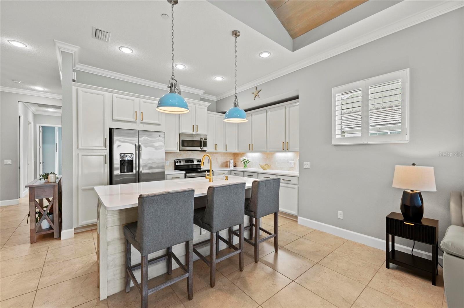 226 SAPPHIRE LAKE DR #201