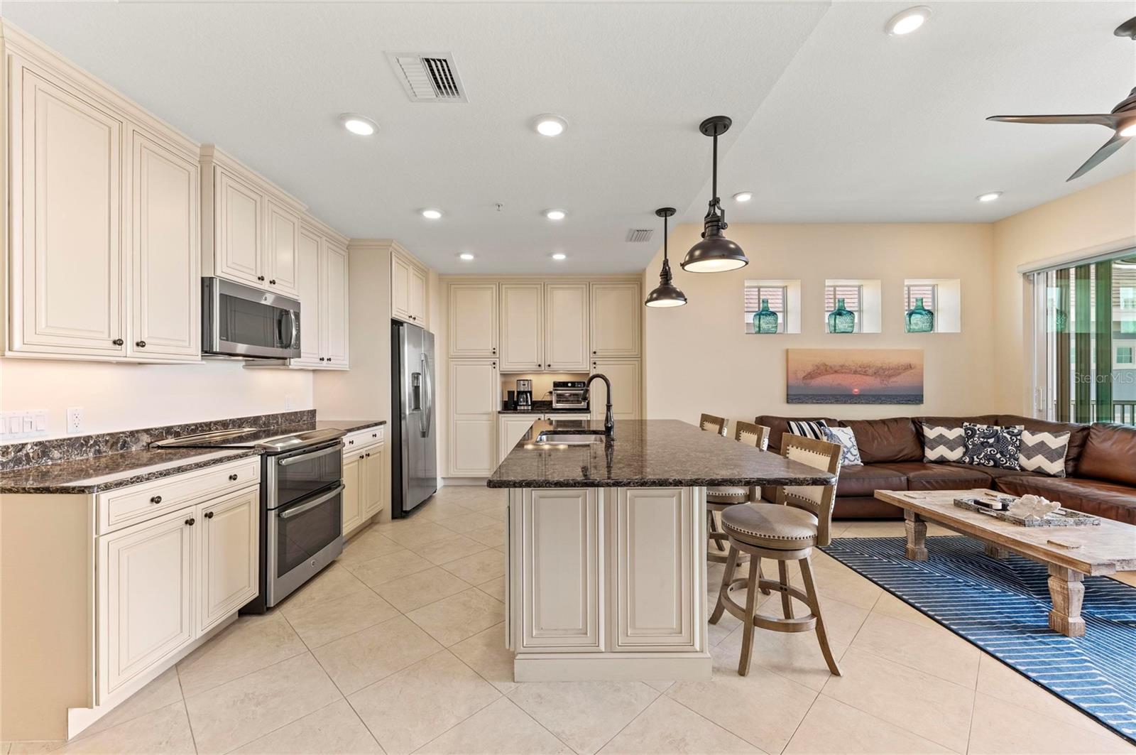 395 ARUBA CIR #402