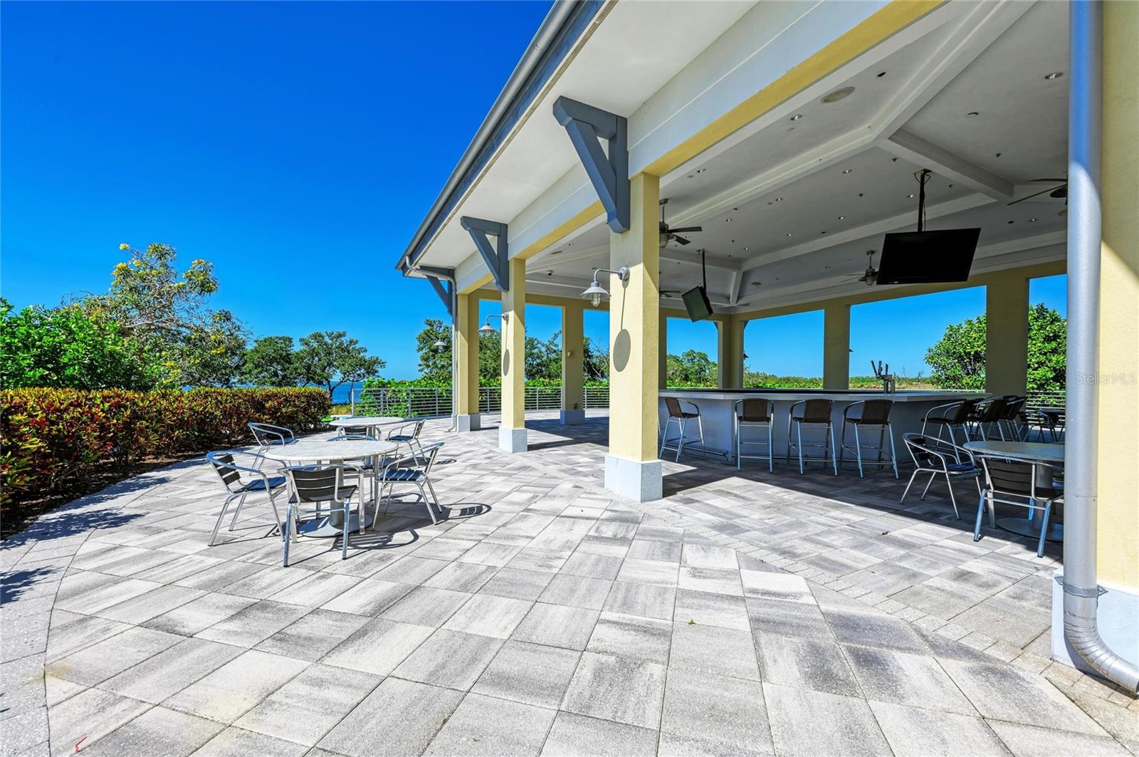 395 ARUBA CIR #402