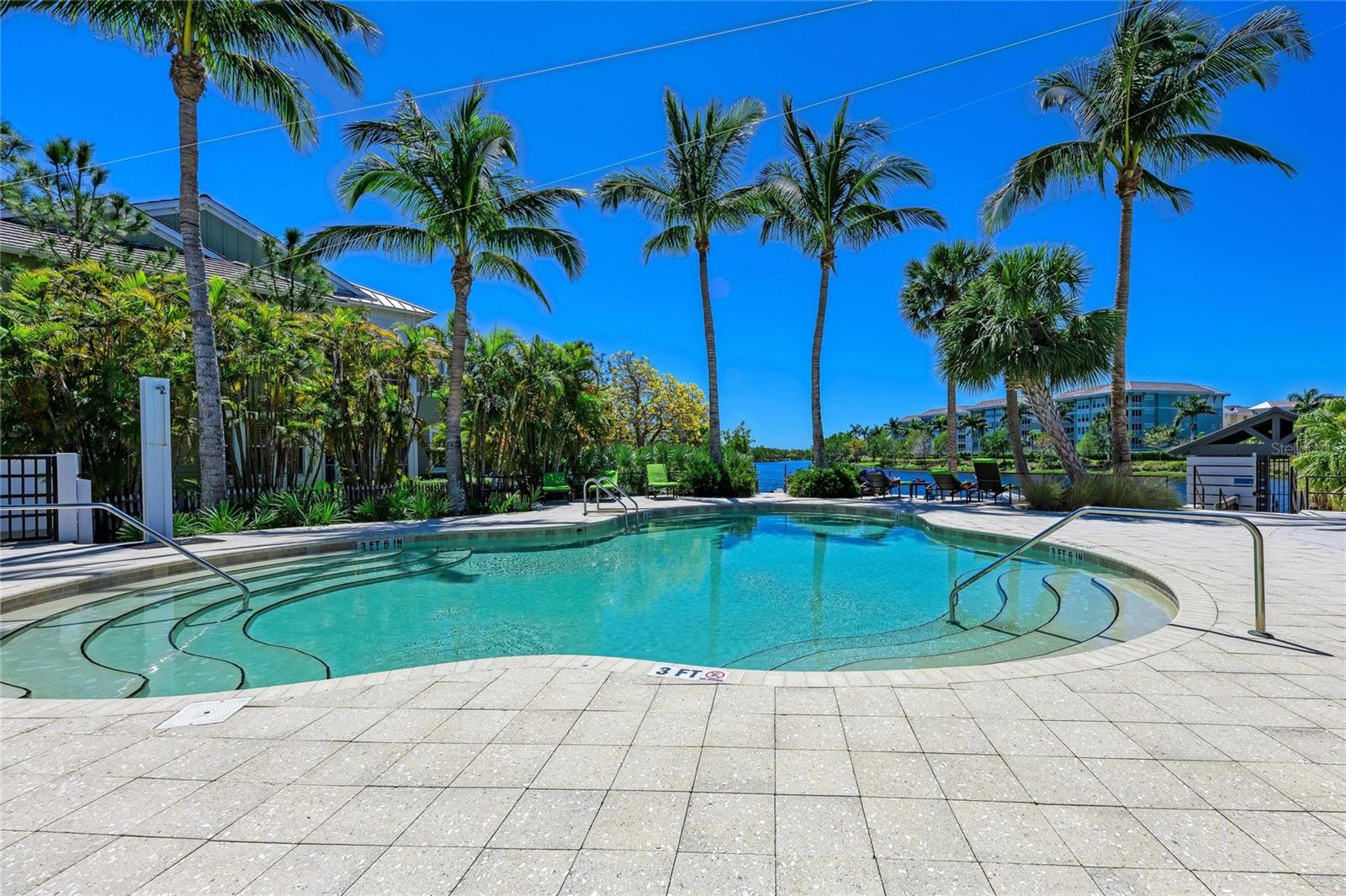 395 ARUBA CIR #402
